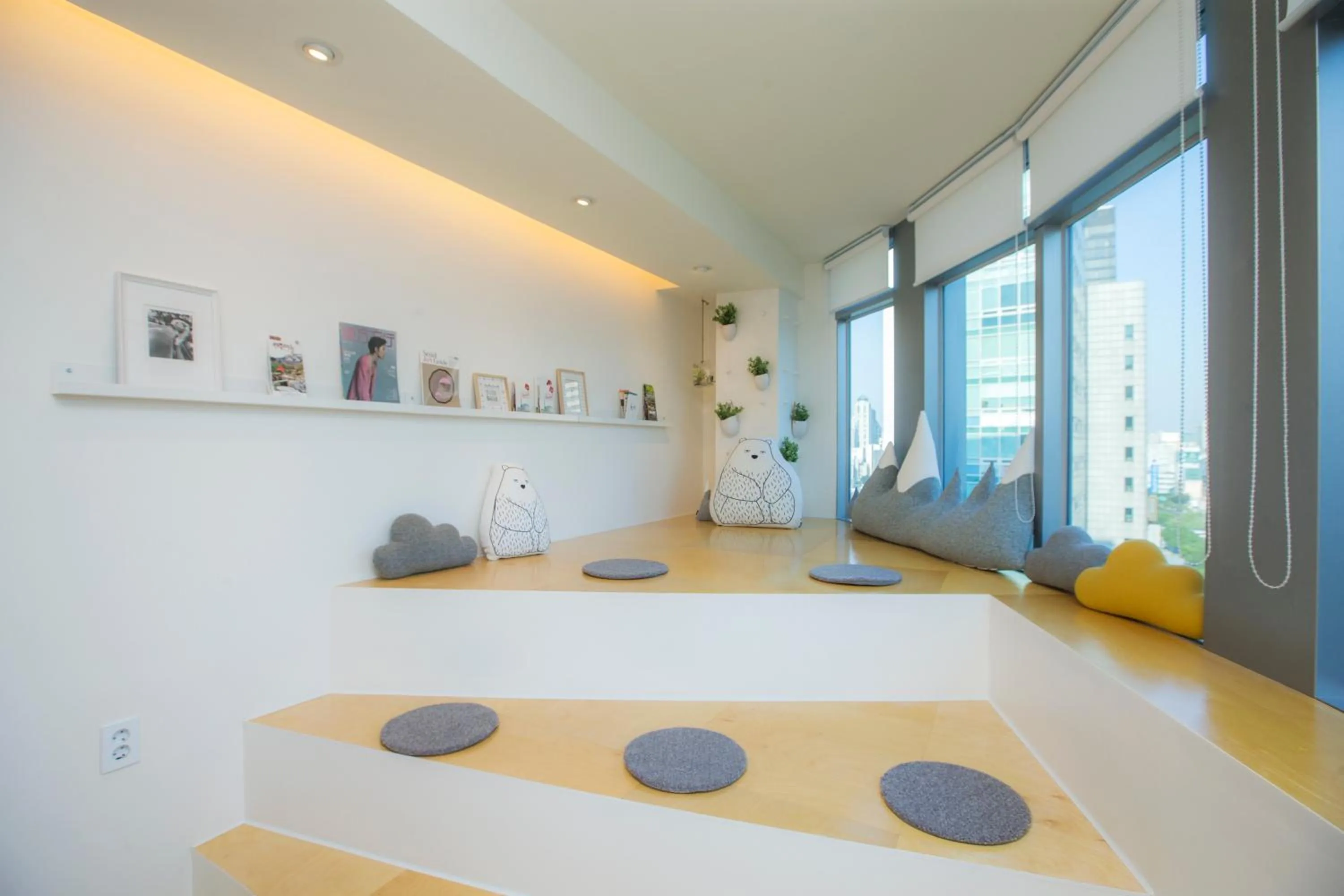 Communal lounge/ TV room in Hostel Haru