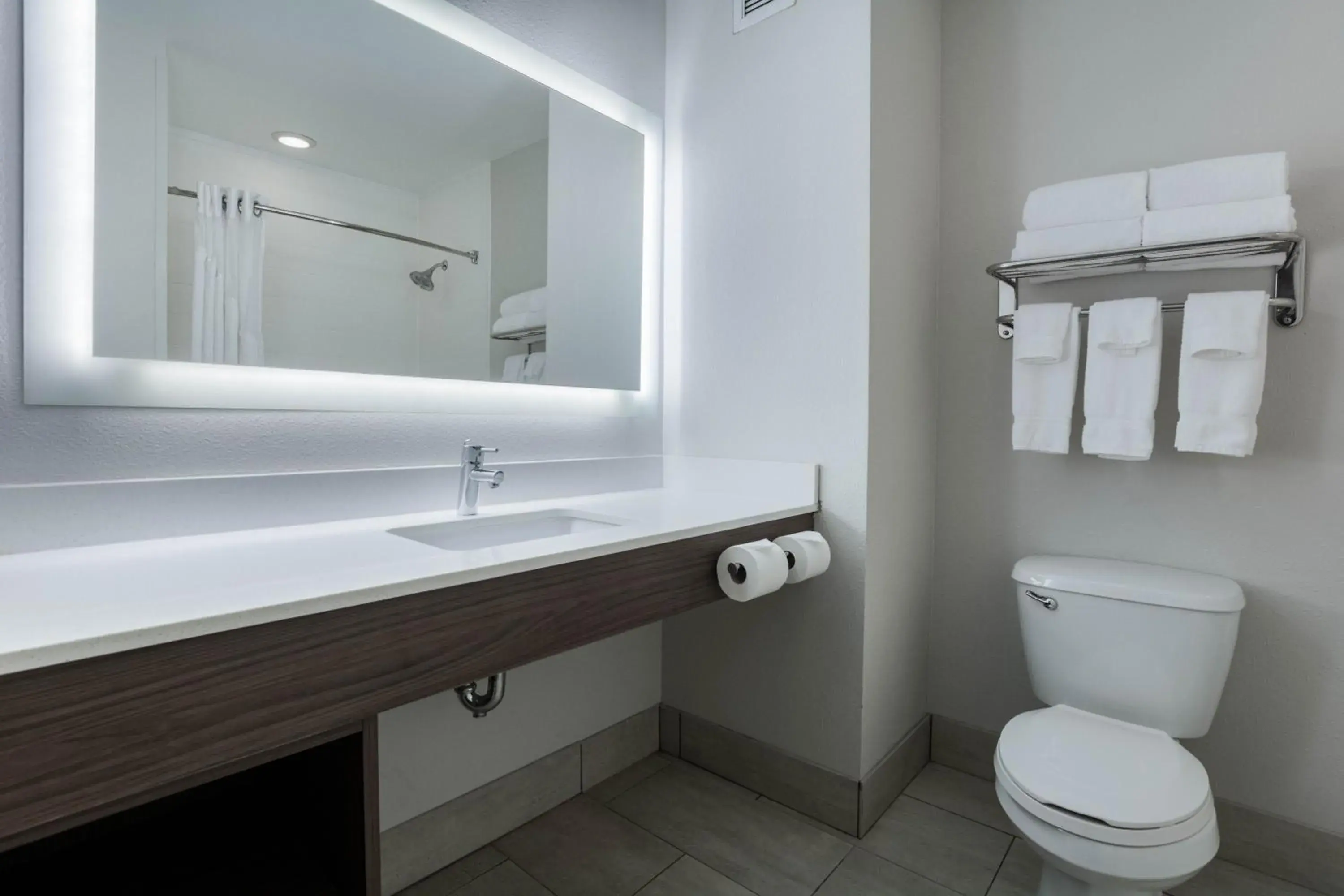 Suite - Mobility Access/Hearing Accessible in Holiday Inn Express Hotel & Suites Jasper, an IHG Hotel Suite - Mobility Access/Hearing Accessible in Holiday Inn Express Hotel & Suites Jasper, an IHG Hotel