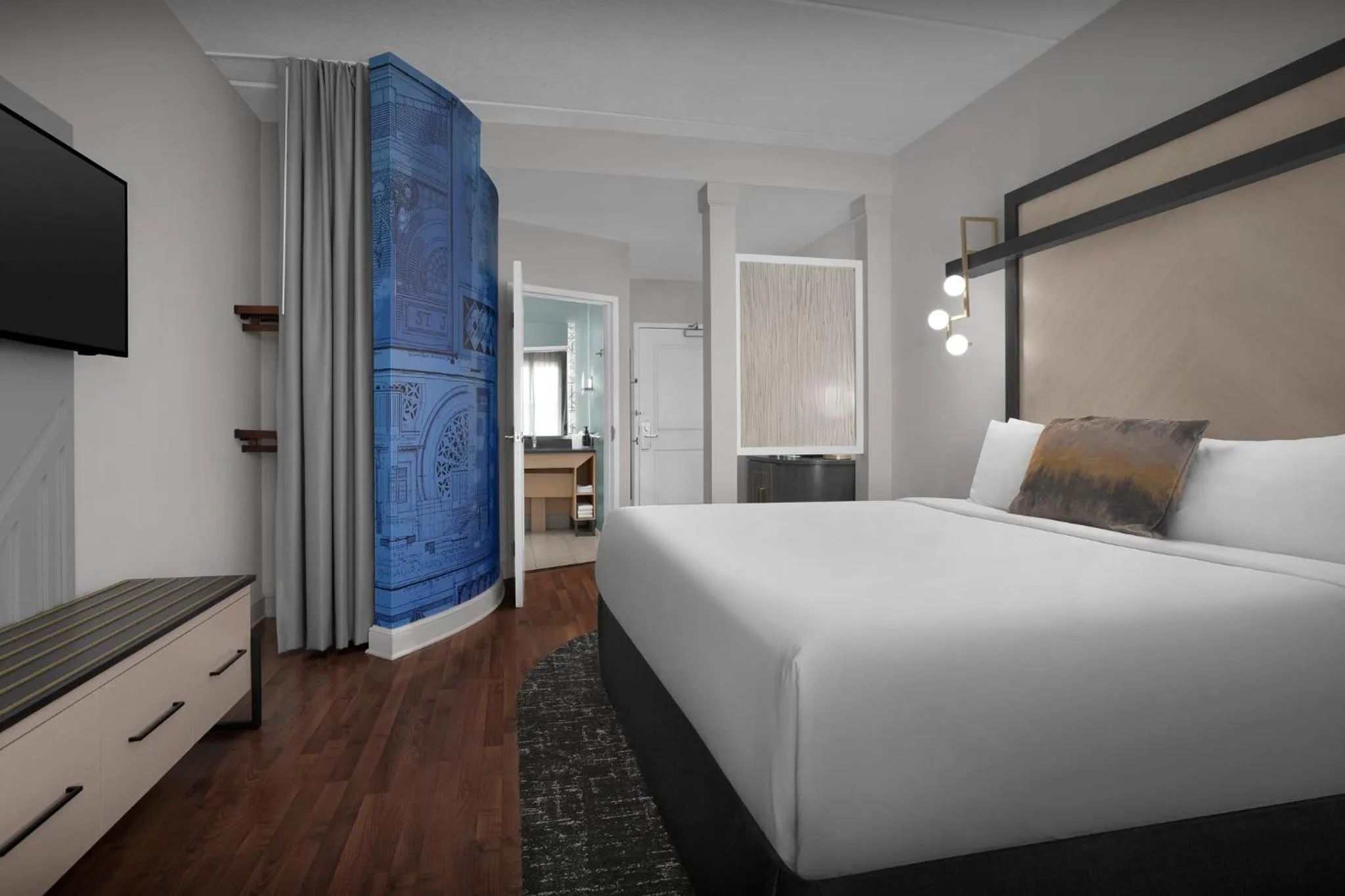 Photo of the whole room, Bed in Hotel Indigo Jacksonville-Deerwood Park by IHG