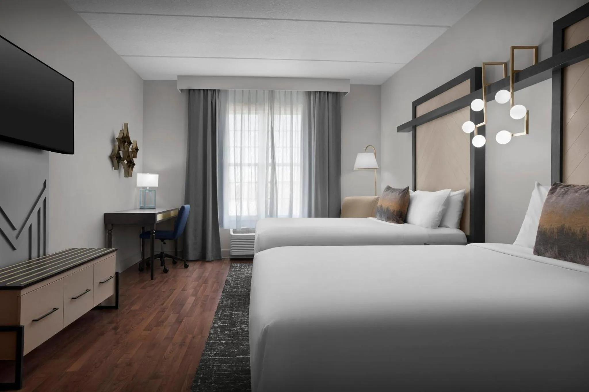 Photo of the whole room, Bed in Hotel Indigo Jacksonville-Deerwood Park by IHG