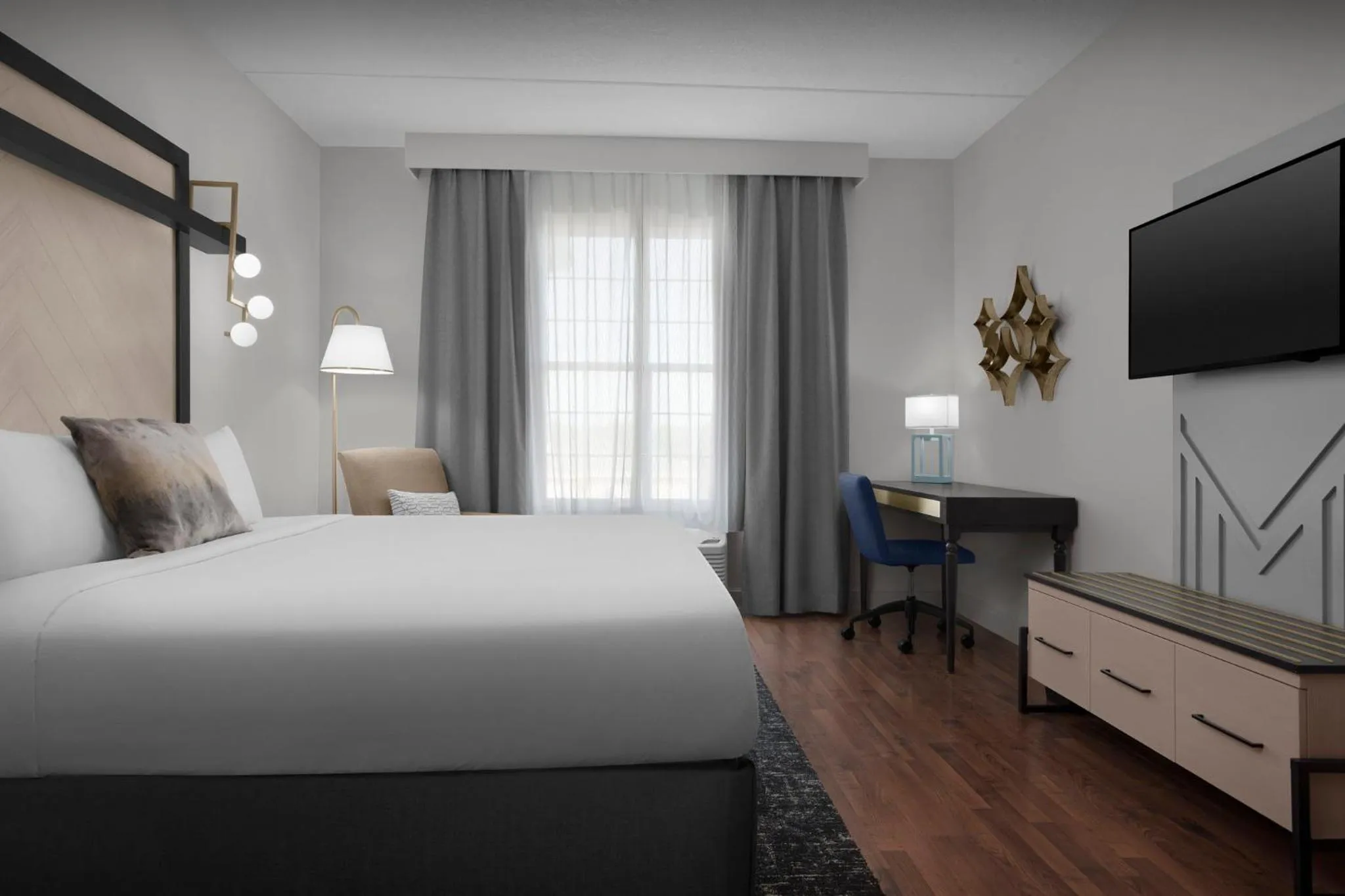 Photo of the whole room, Bed in Hotel Indigo Jacksonville-Deerwood Park by IHG