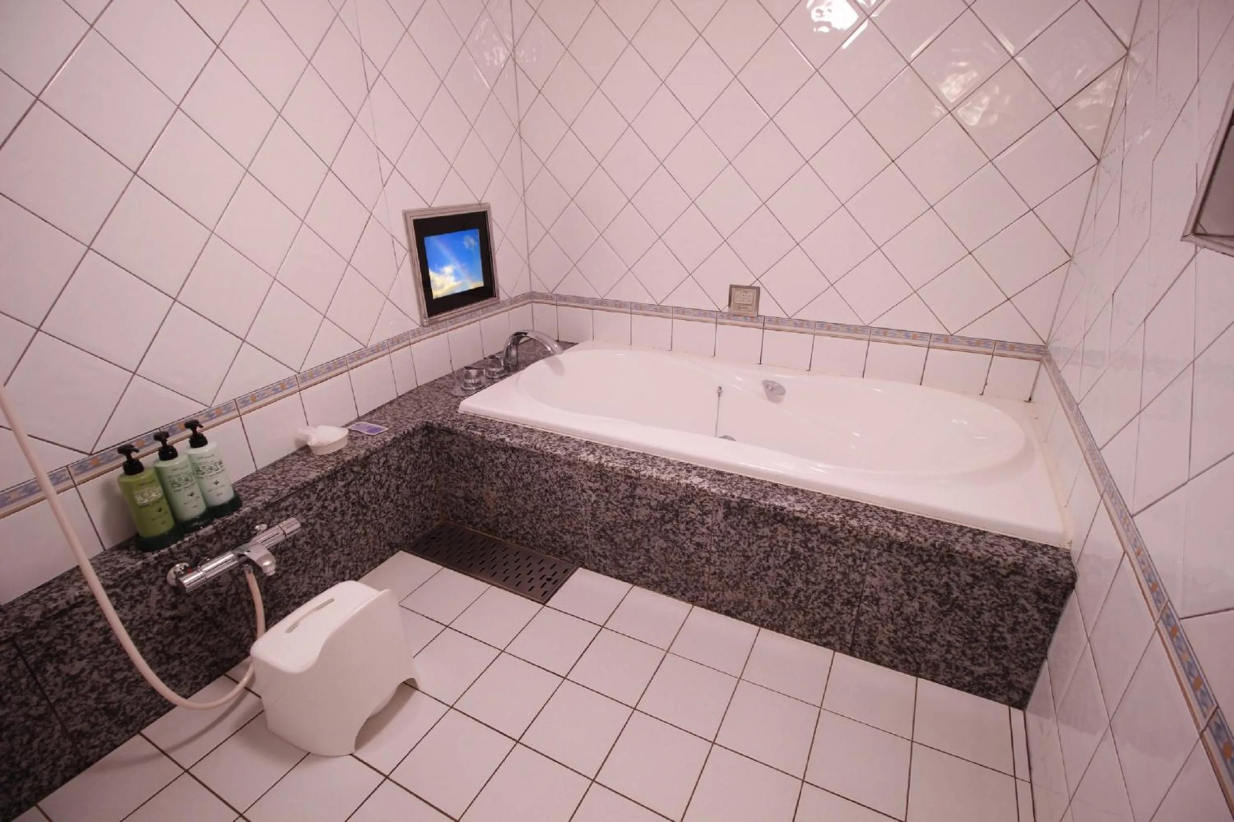Shower in HOTEL ATLAS Shinkabukicho (Adult Only)
