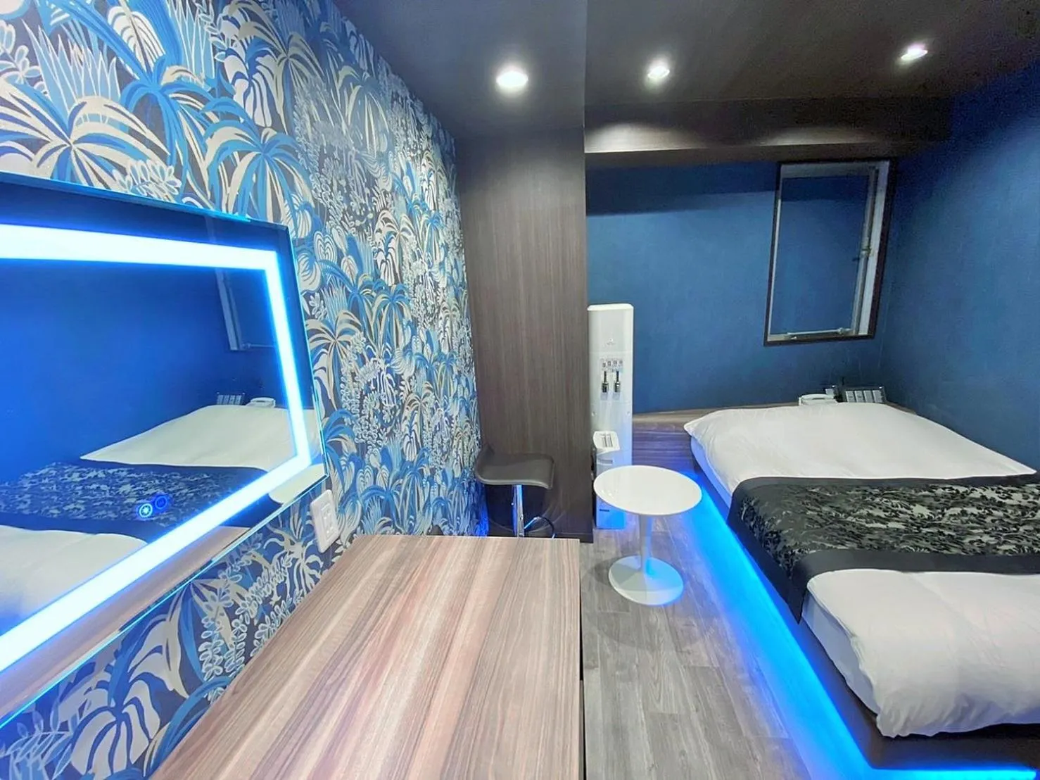 Photo of the whole room, Bed in HOTEL THE HOTEL SHINJUKU (Adult Only)