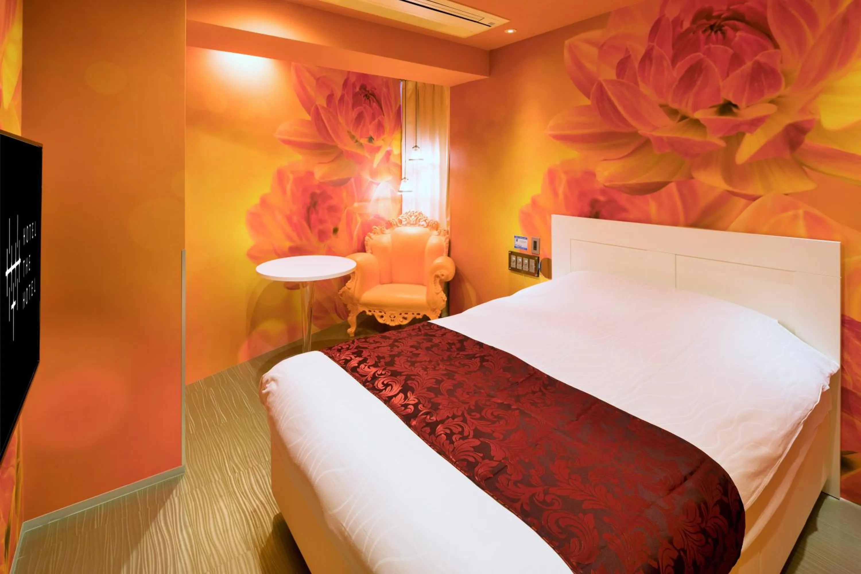 Photo of the whole room, Bed in HOTEL THE HOTEL SHINJUKU (Adult Only)