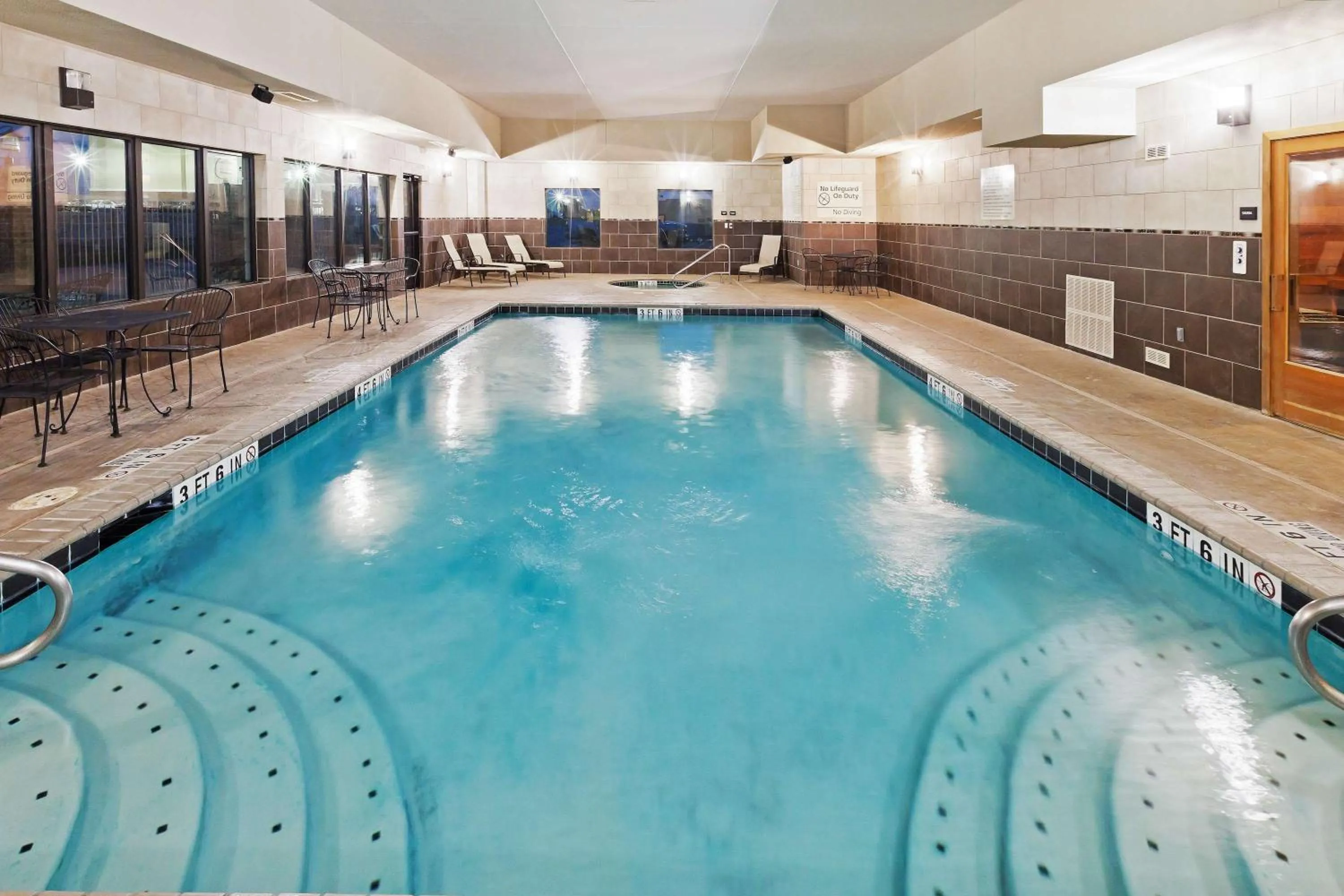 Pool view in Hampton Inn & Suites Dumas