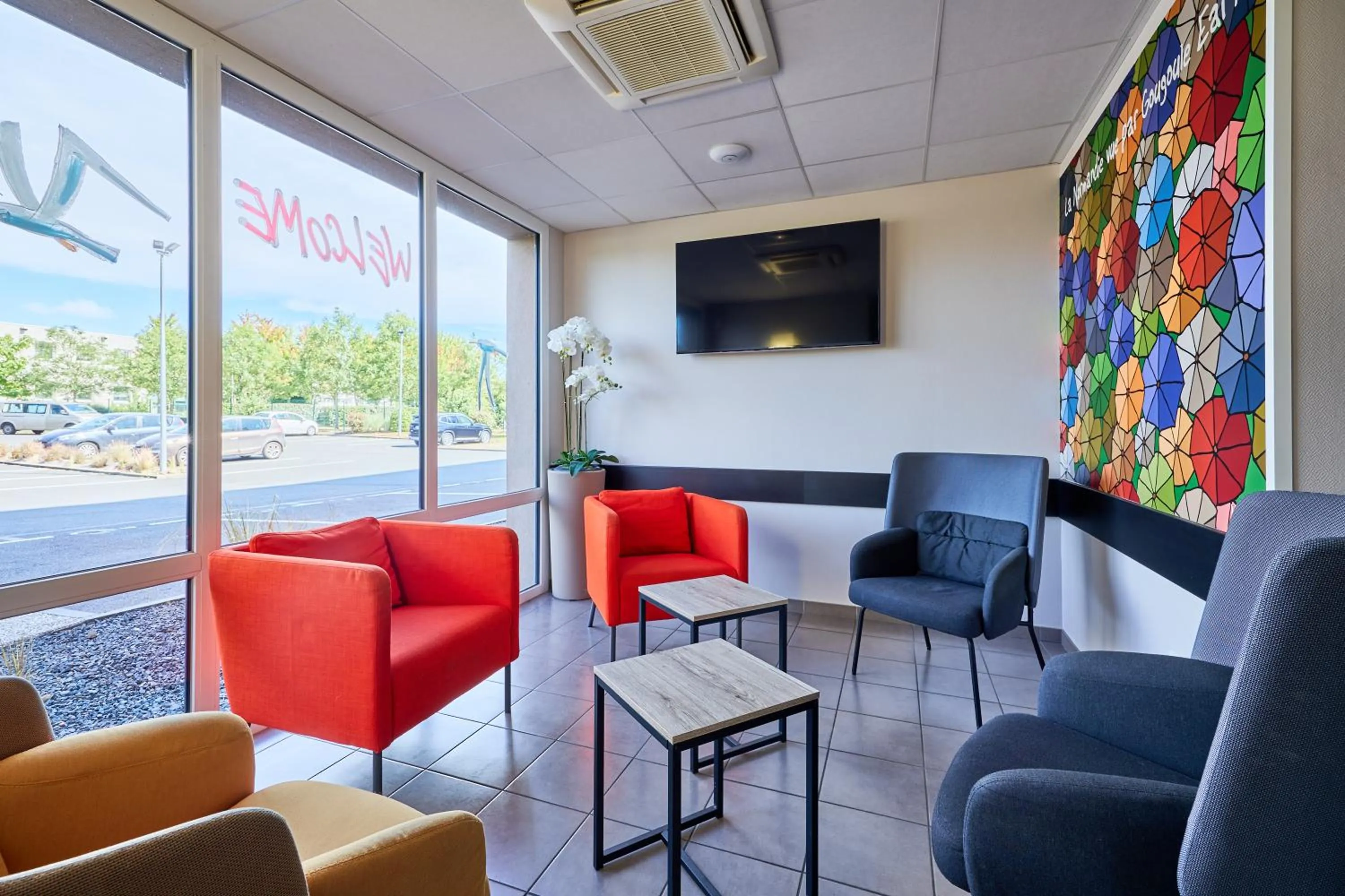 TV and multimedia in Ace Hôtel Caen Nord Mémorial