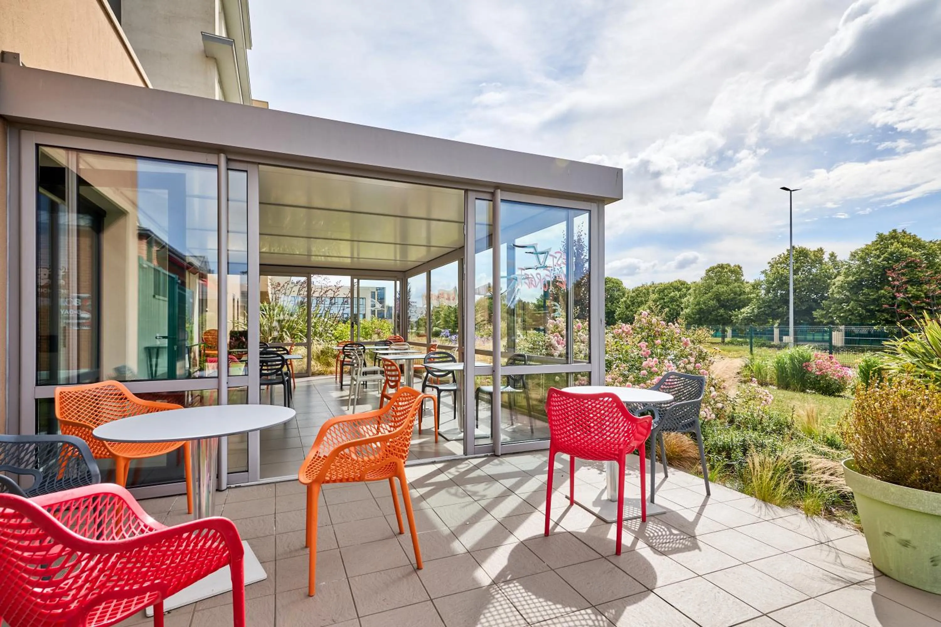 Patio in Ace Hôtel Caen Nord Mémorial