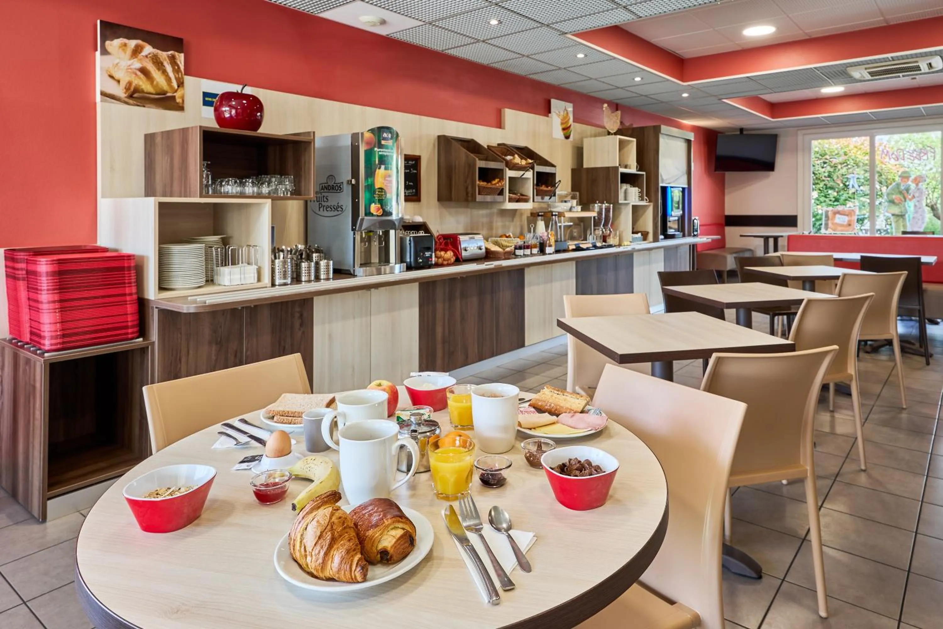 Food and drinks in Ace Hôtel Caen Nord Mémorial