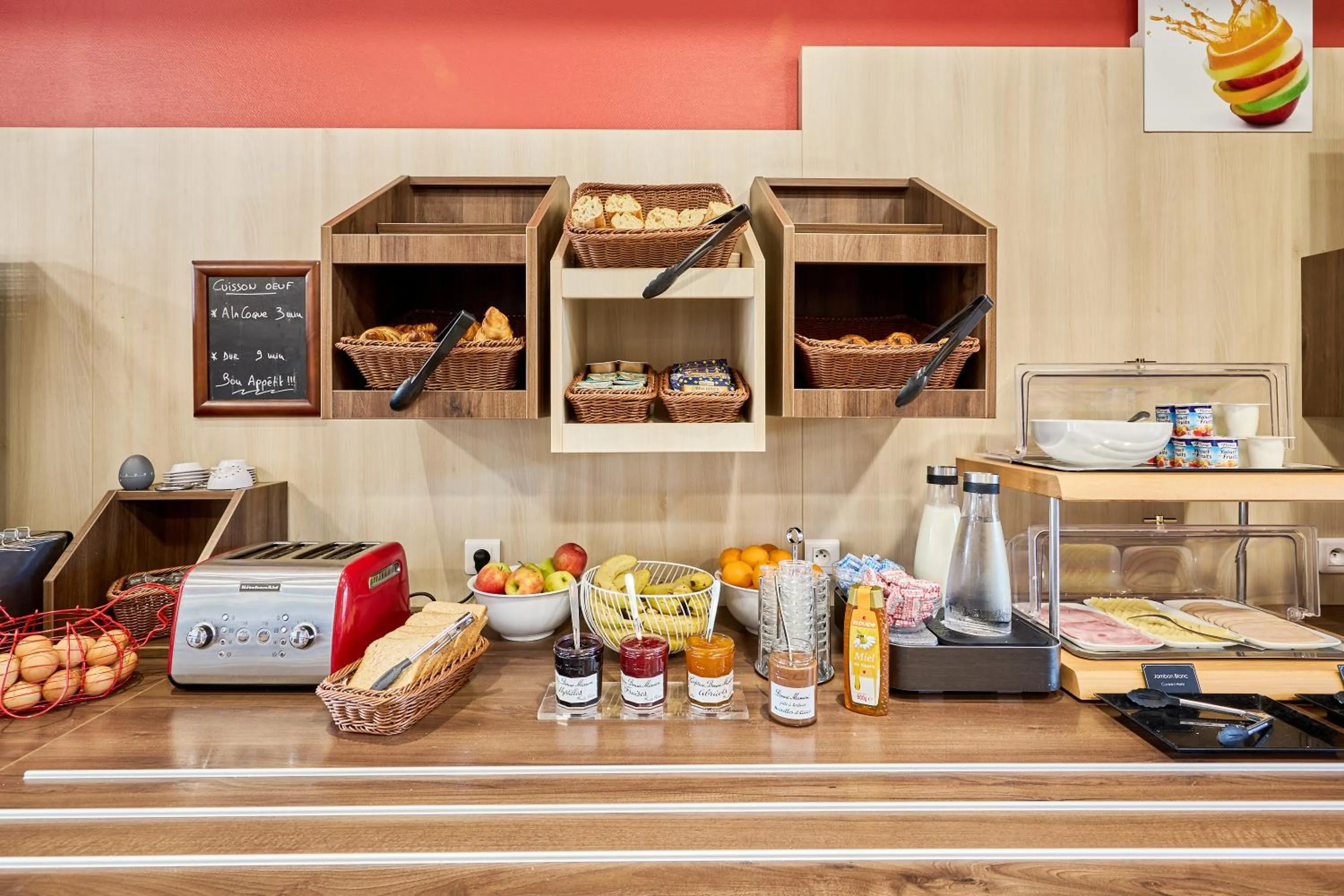 Food and drinks in Ace Hôtel Caen Nord Mémorial