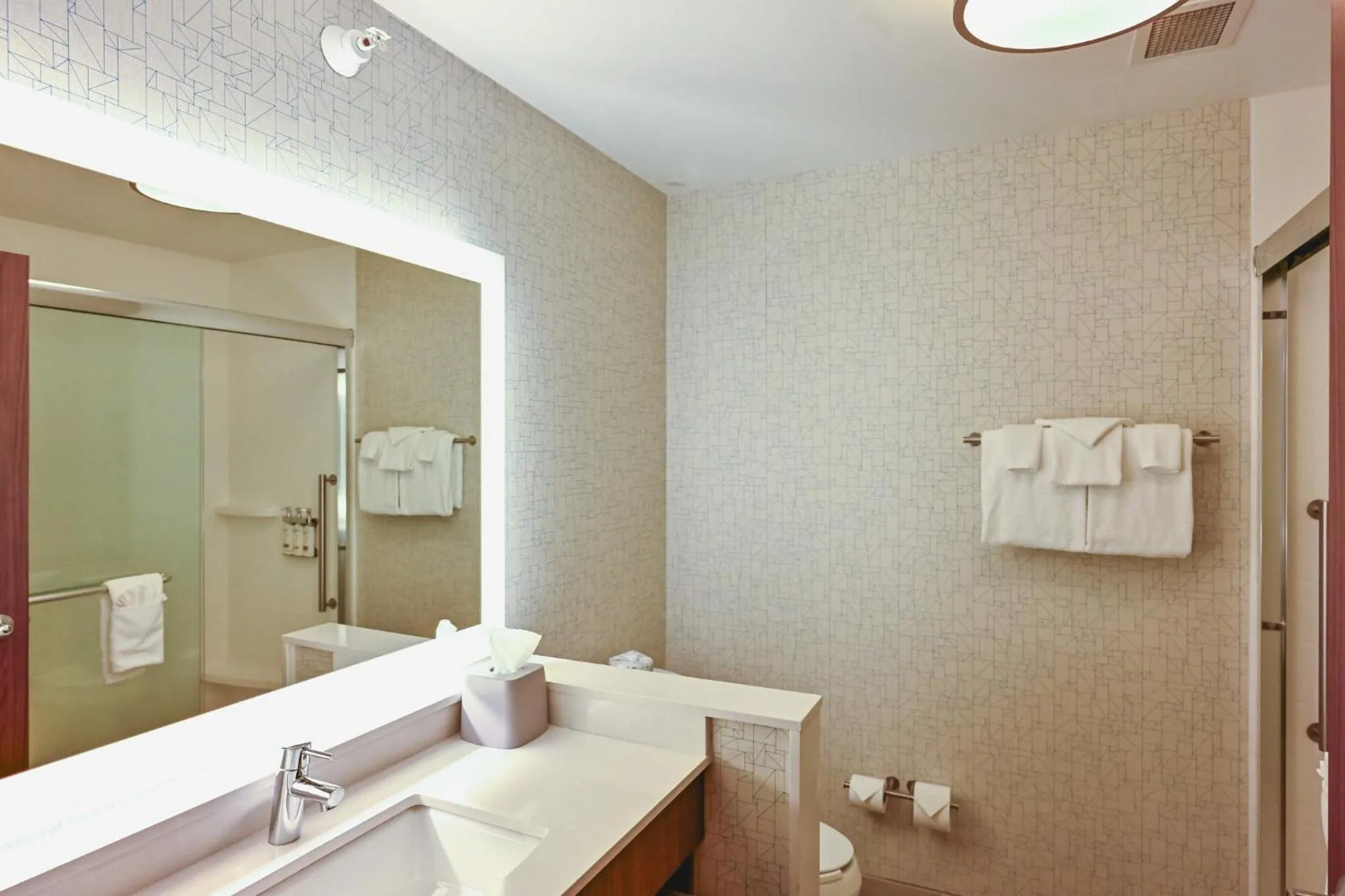 Photo of the whole room in Holiday Inn Express Houghton-Keweenaw by IHG