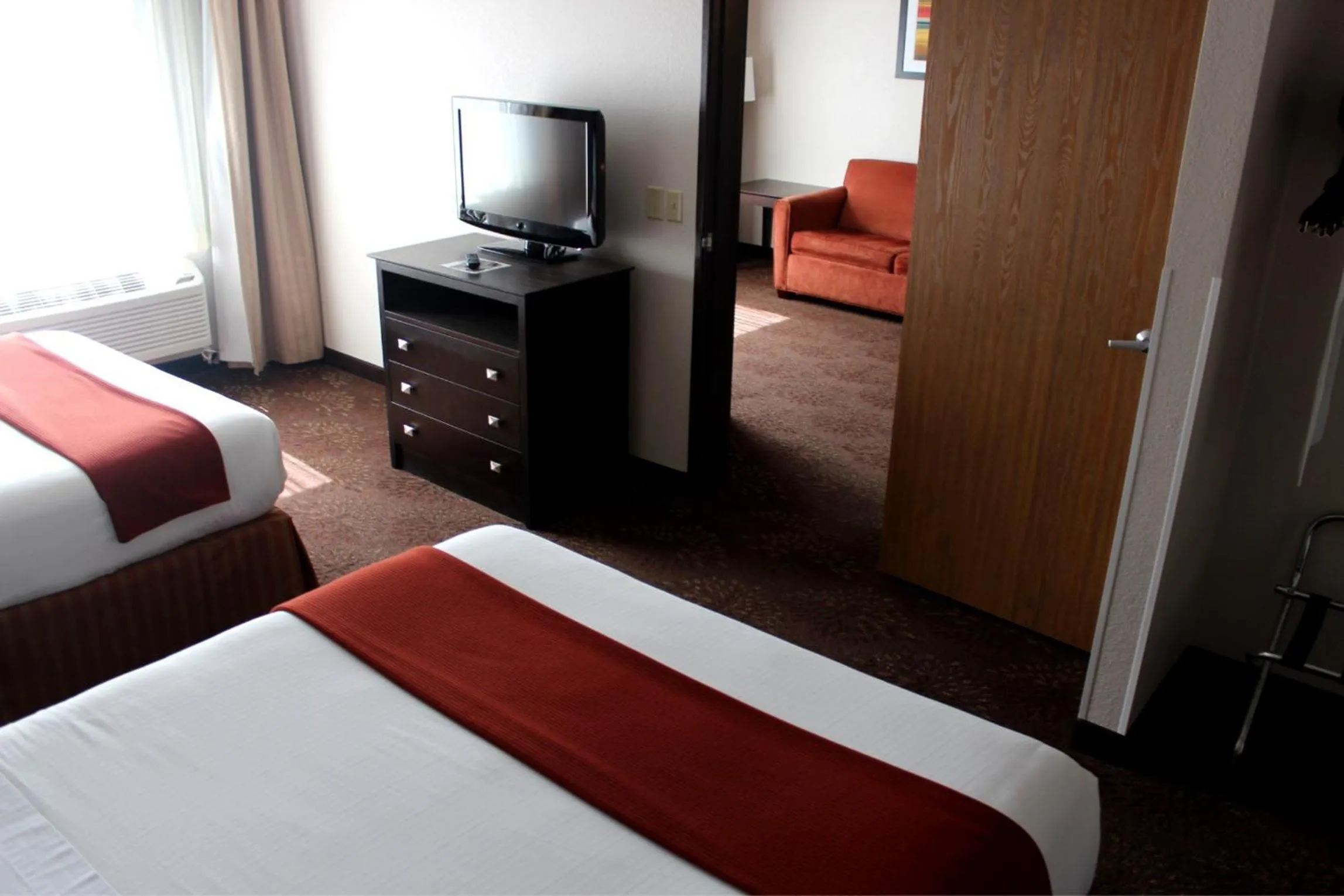 Photo of the whole room, Bed in Holiday Inn Express Houghton-Keweenaw by IHG