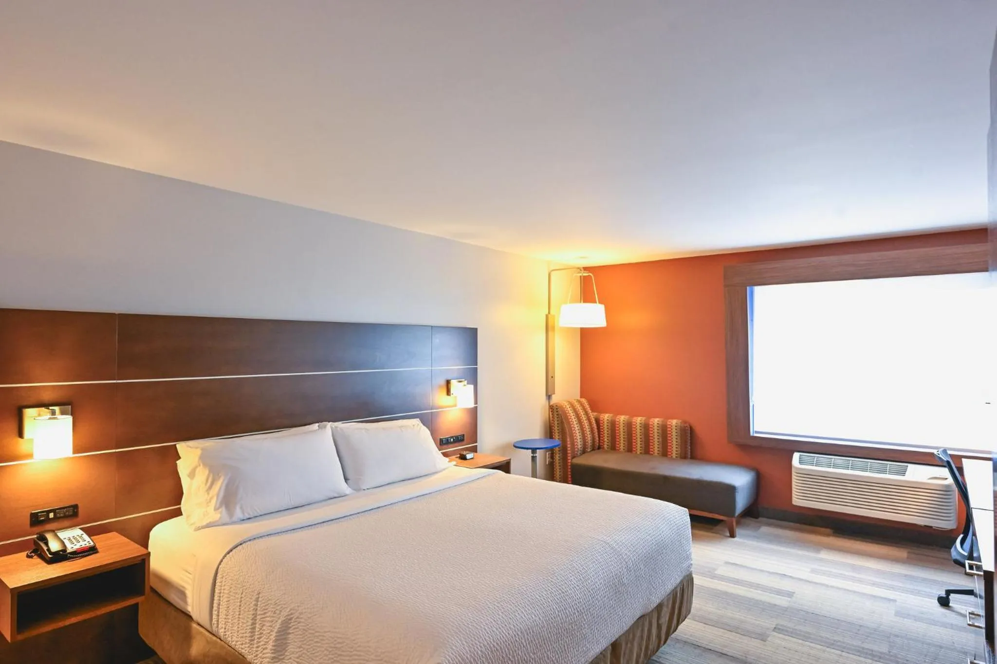 Photo of the whole room, Bed in Holiday Inn Express Houghton-Keweenaw by IHG