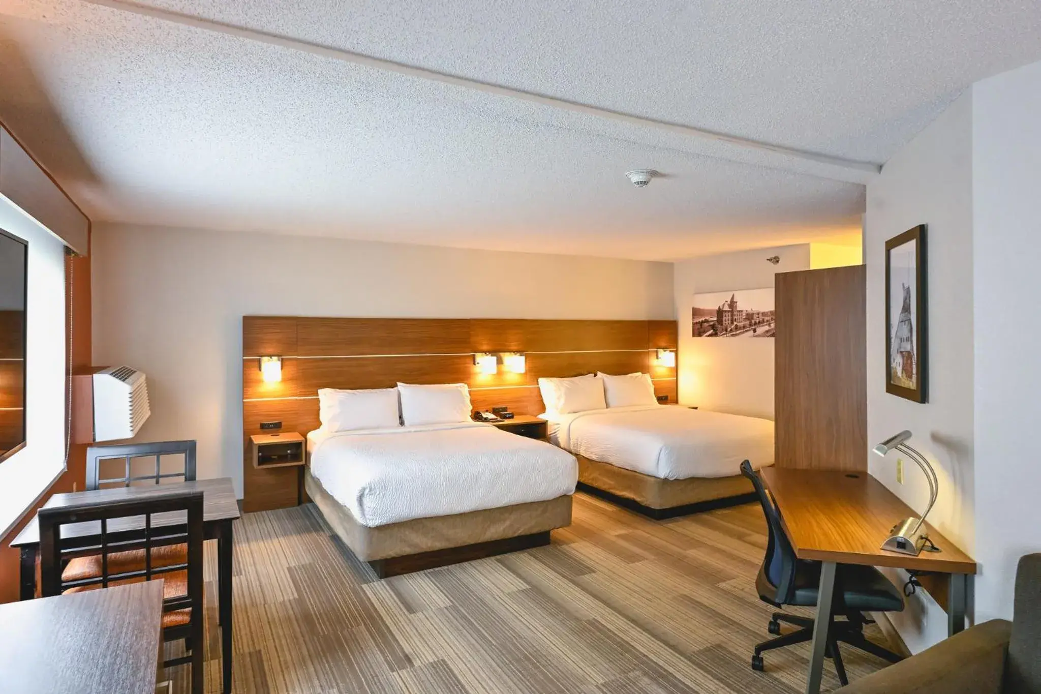 Suite with Two Queen Beds in Holiday Inn Express Houghton-Keweenaw by IHG Suite with Two Queen Beds in Holiday Inn Express Houghton-Keweenaw by IHG