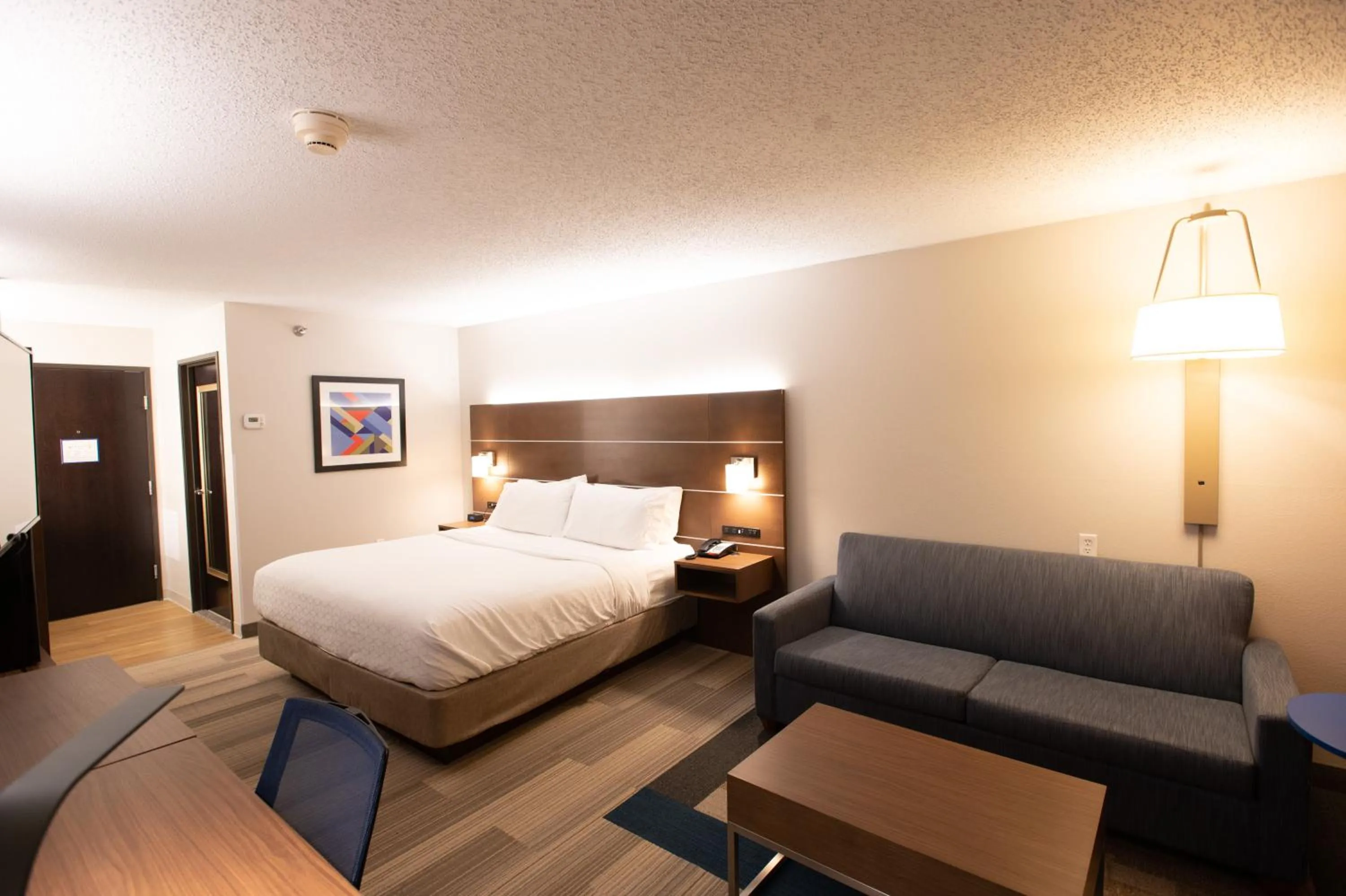 Bed in Holiday Inn Express Houghton-Keweenaw by IHG