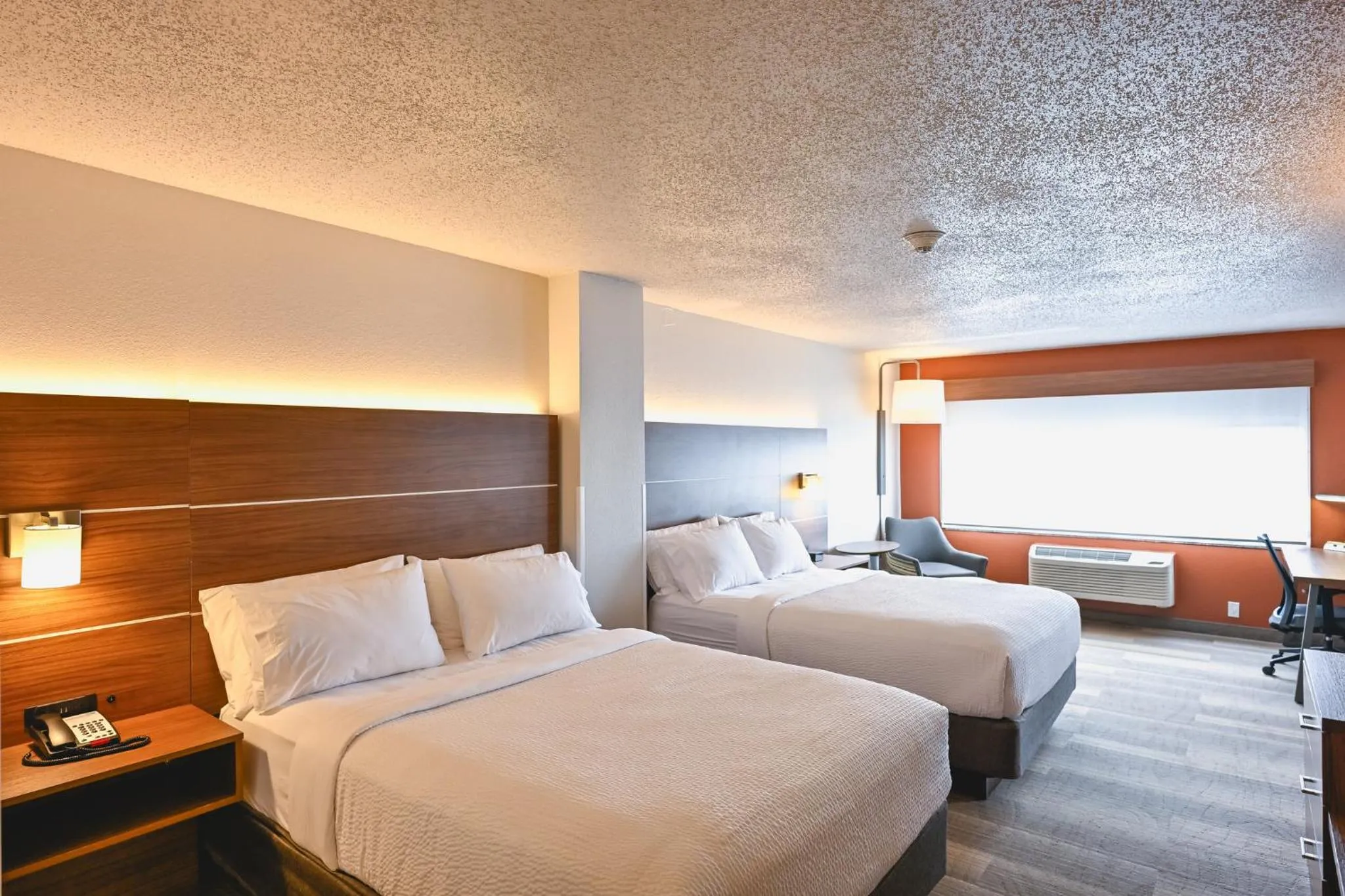 Photo of the whole room, Bed in Holiday Inn Express Houghton-Keweenaw by IHG