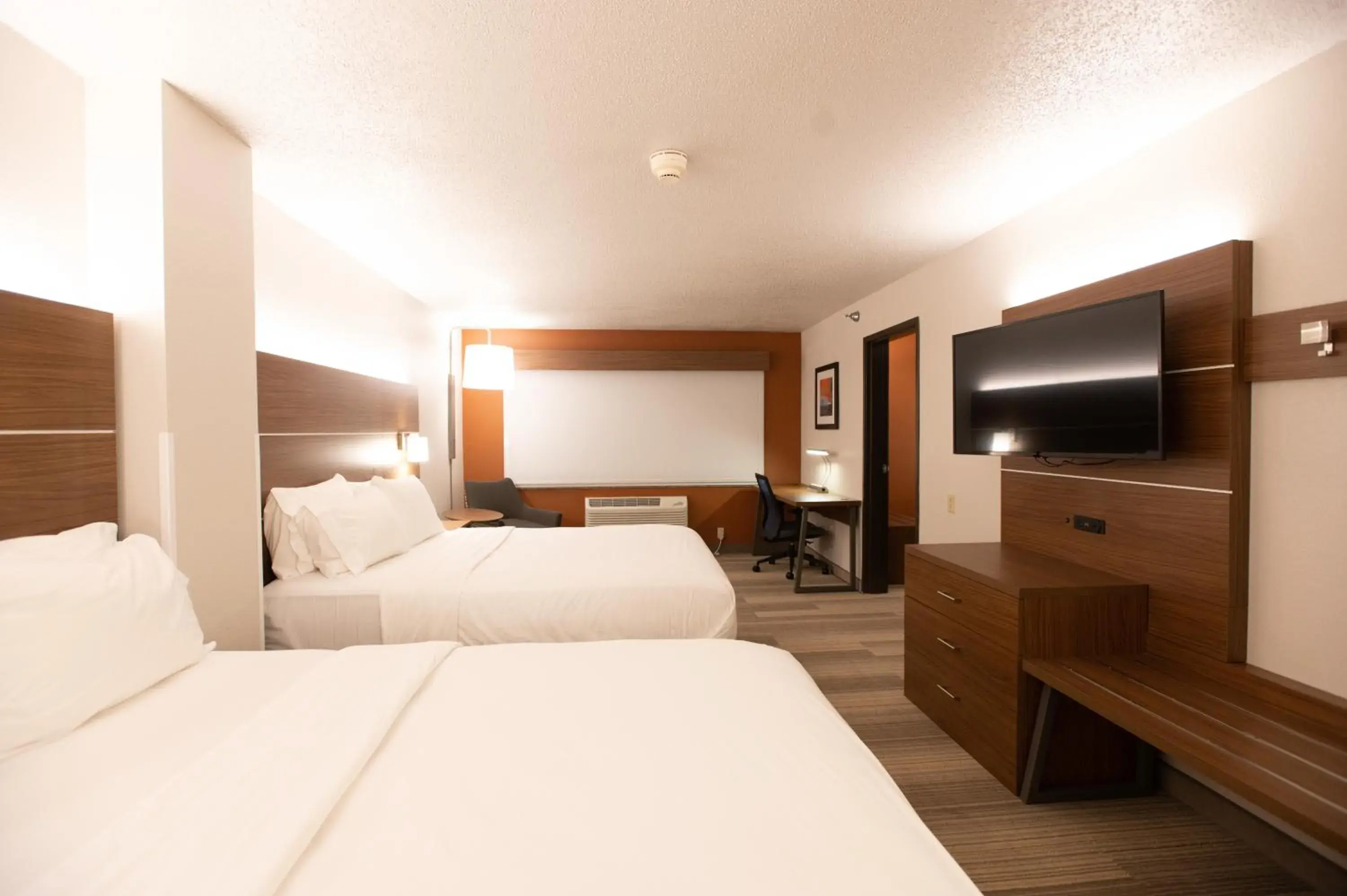 Standard Room in Holiday Inn Express Houghton-Keweenaw by IHG Standard Room in Holiday Inn Express Houghton-Keweenaw by IHG