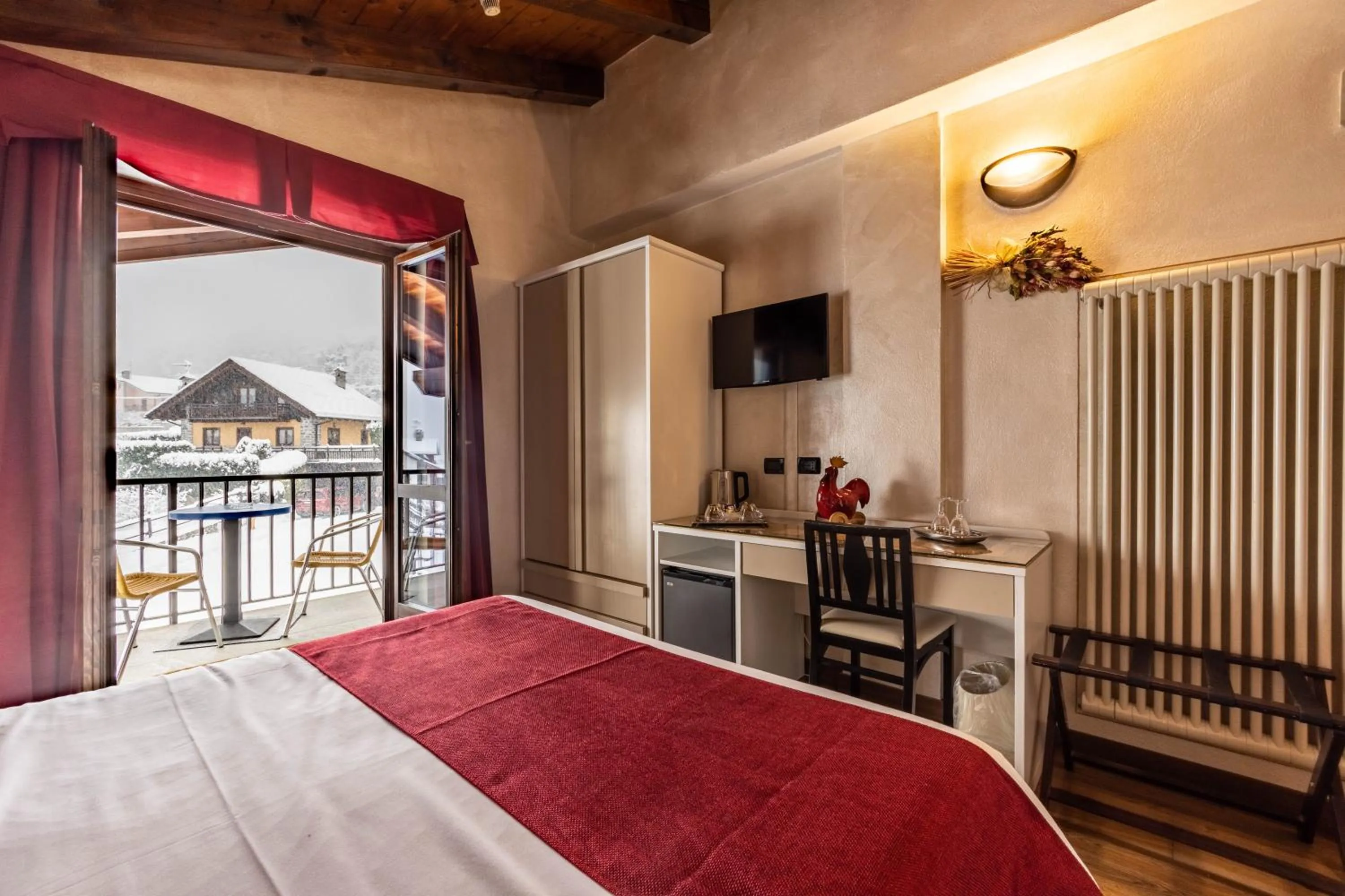 Bedroom, Bed in Hotel & Restaurant Le Charaban