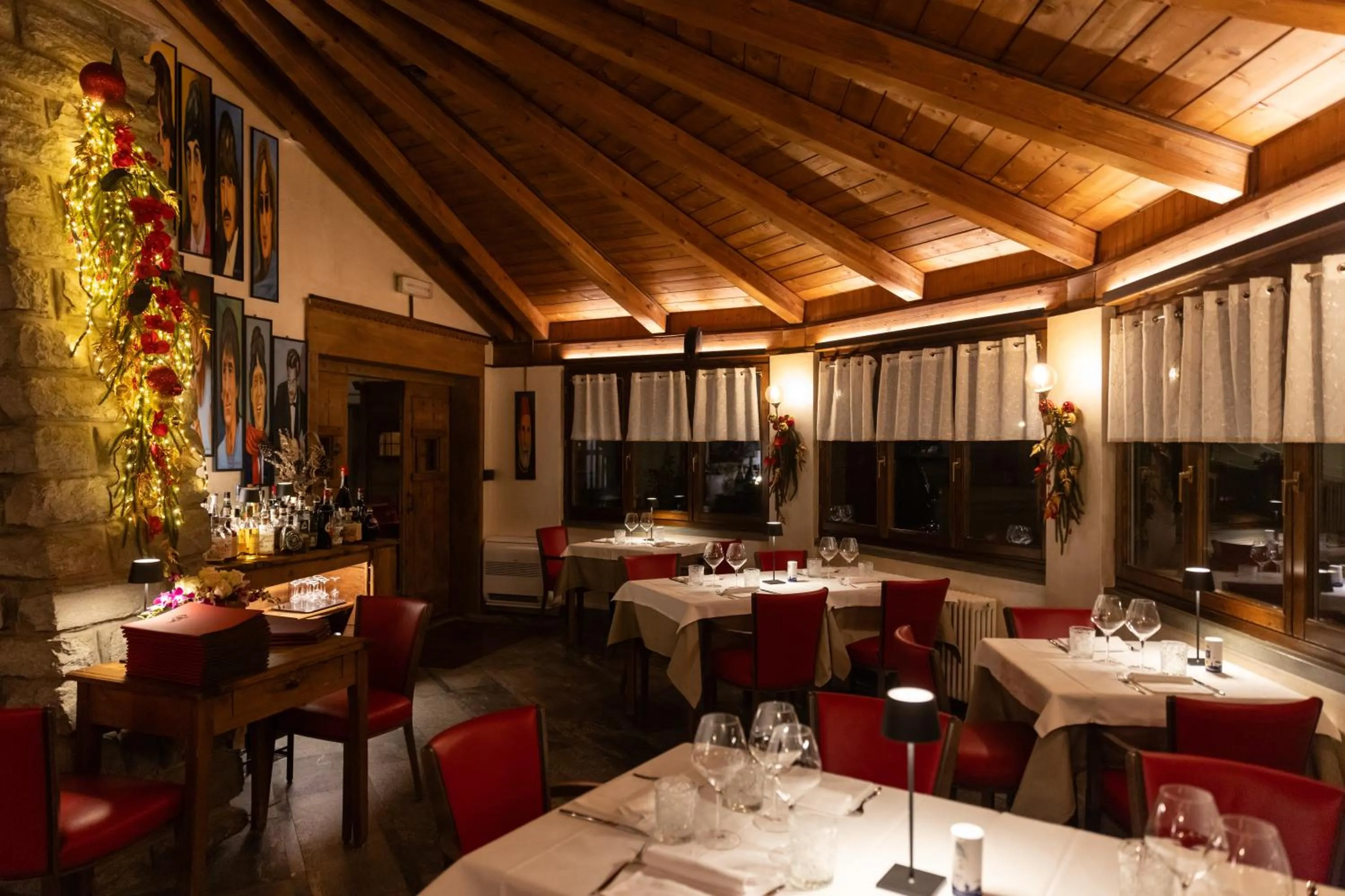 Restaurant/places to eat in Hotel & Restaurant Le Charaban