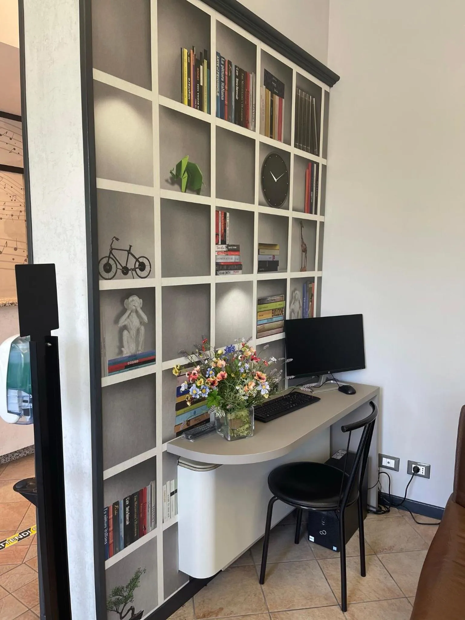 Communal lounge/ TV room in Albergo Visconti