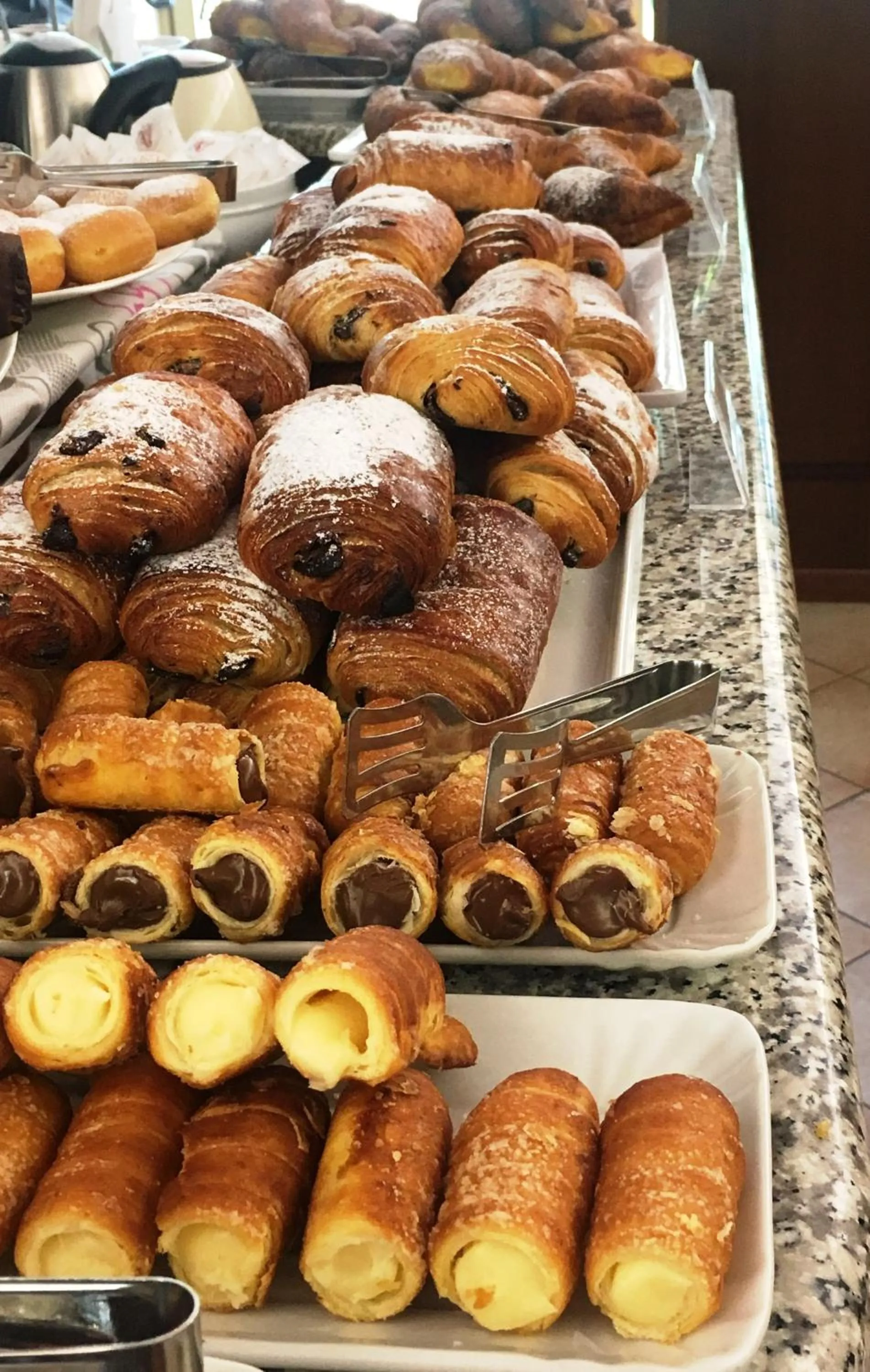 Buffet breakfast in Albergo Visconti