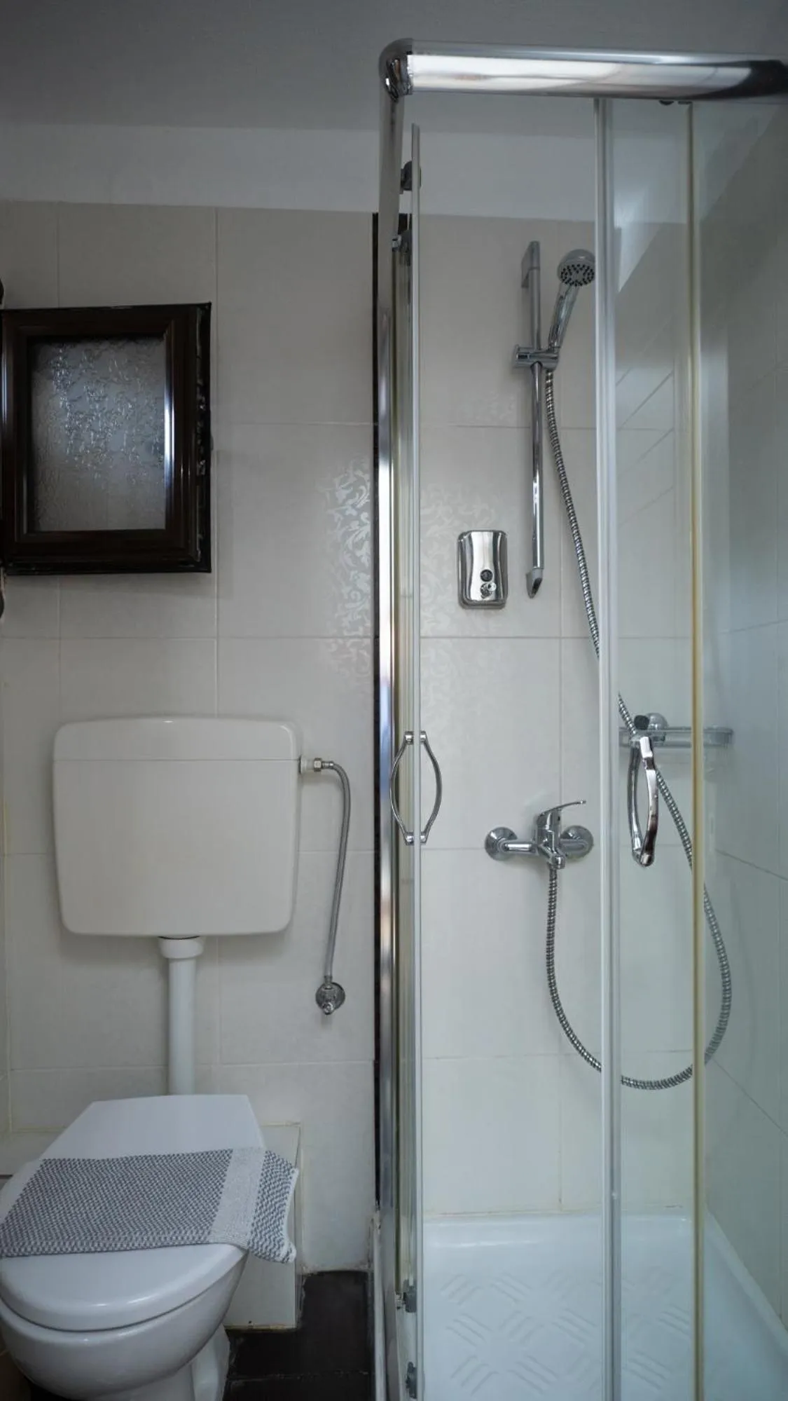 Shower in Toti Boutique Rooms