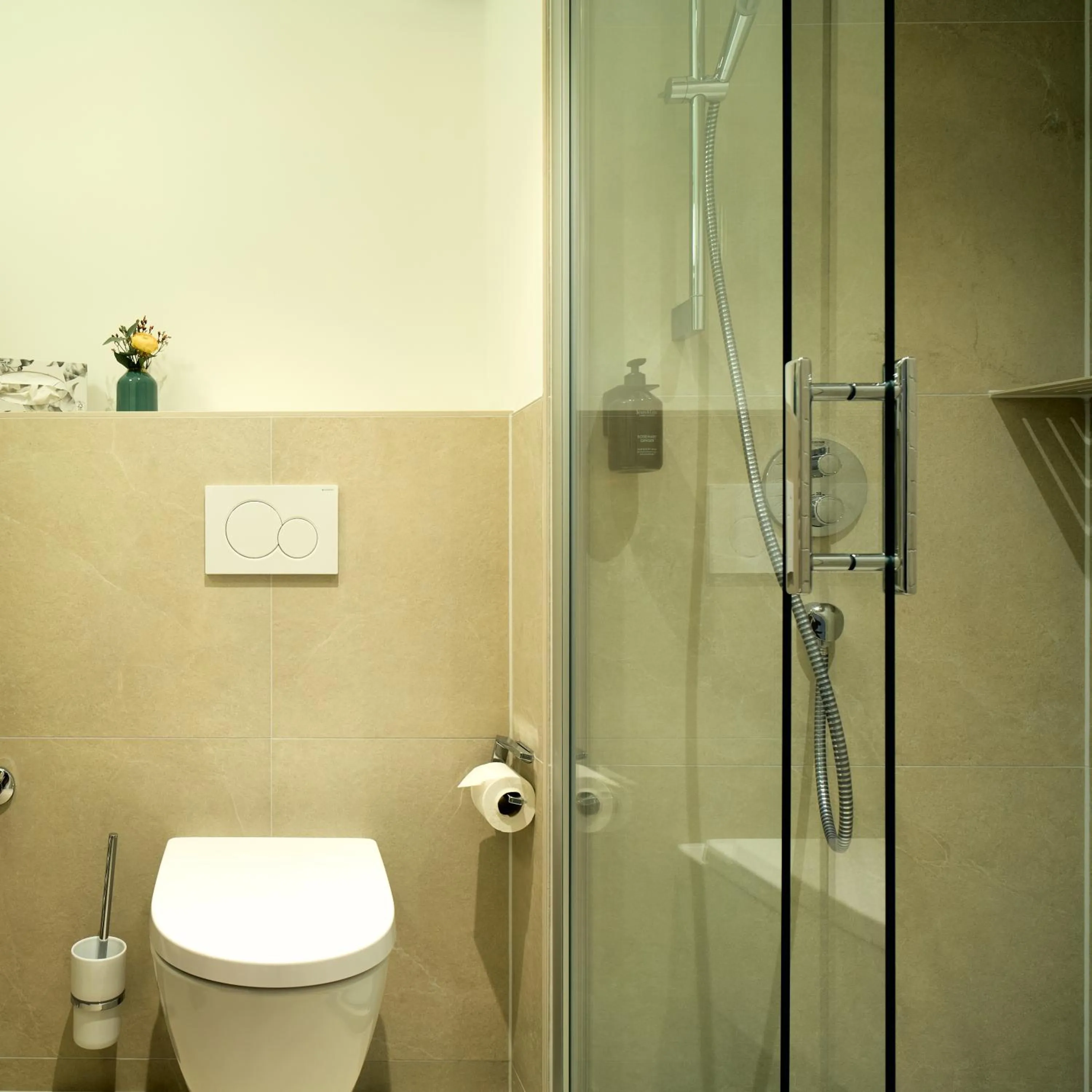 Shower in Hotel Engbert