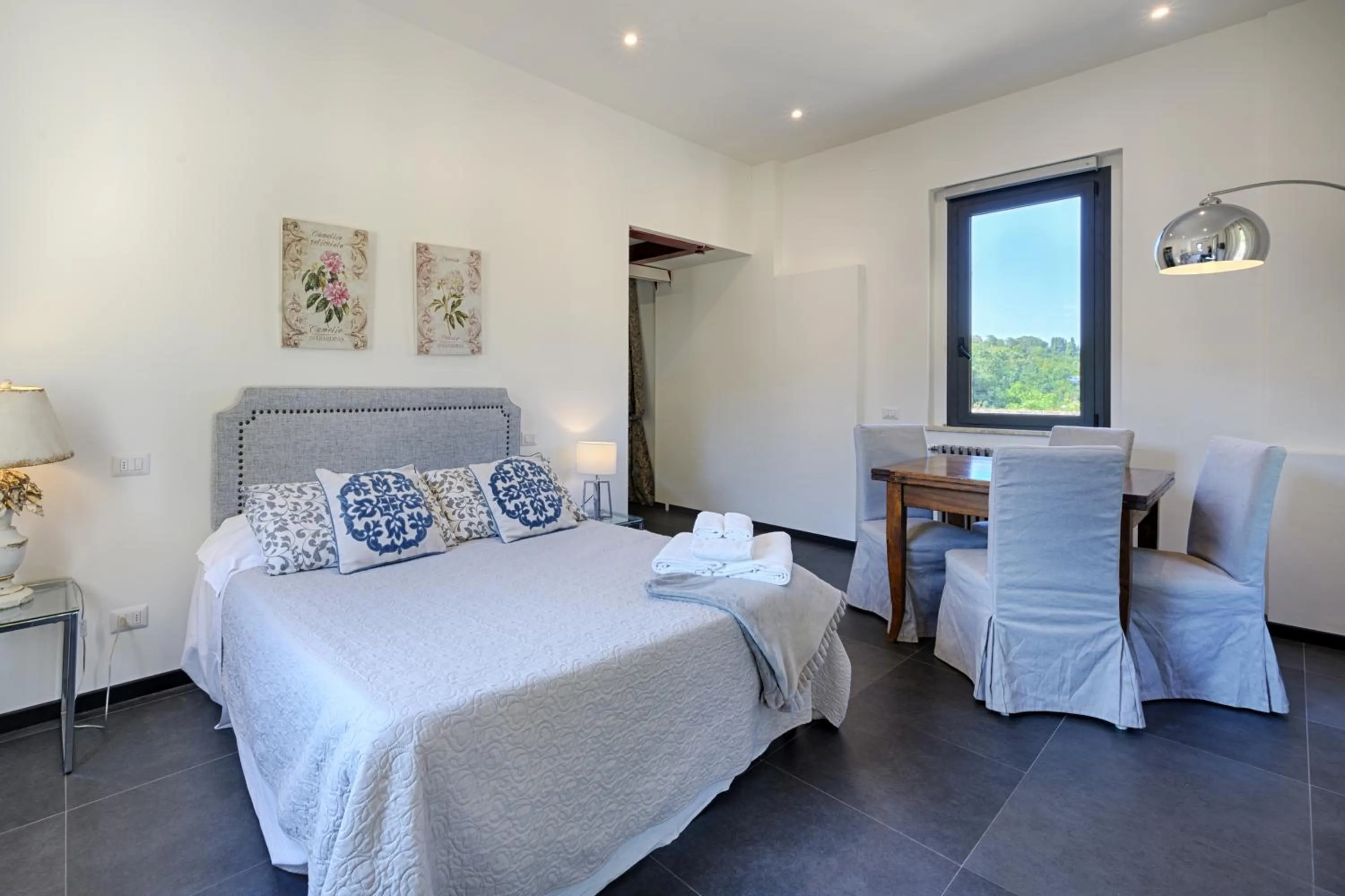 Living room, Bed in Siena Vip B&B