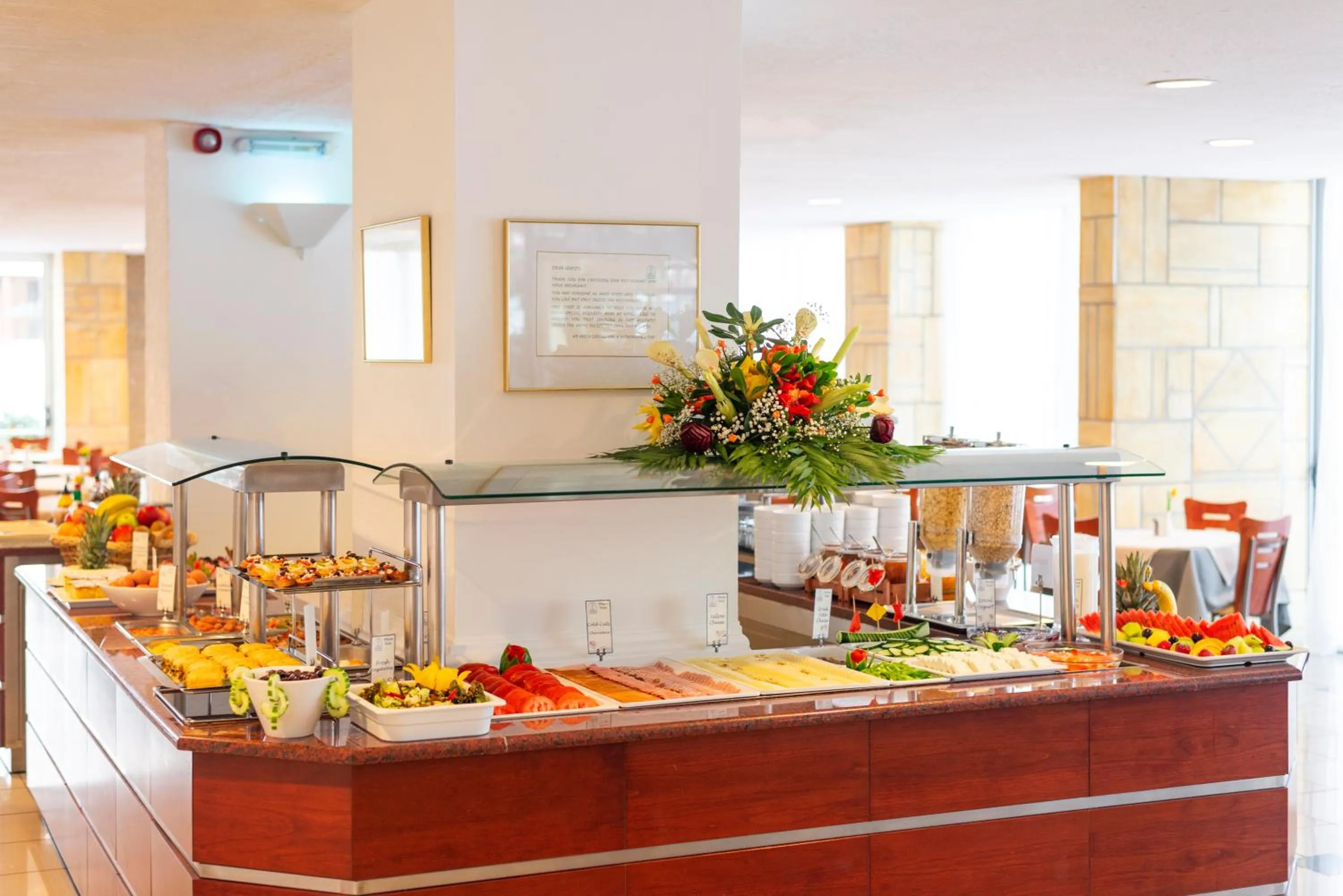 Restaurant/places to eat in Athena Hotel