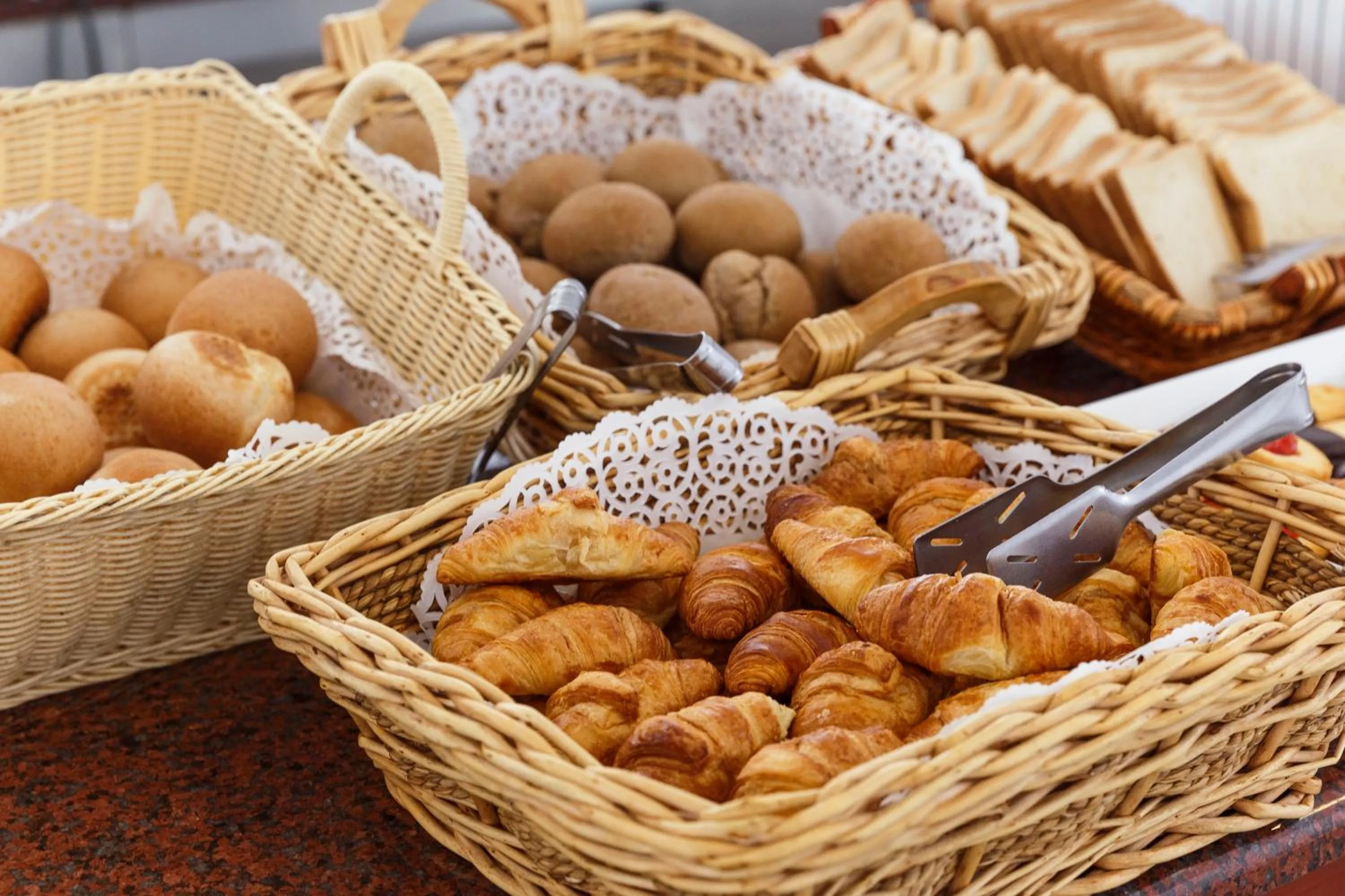 Restaurant/places to eat in Athena Hotel