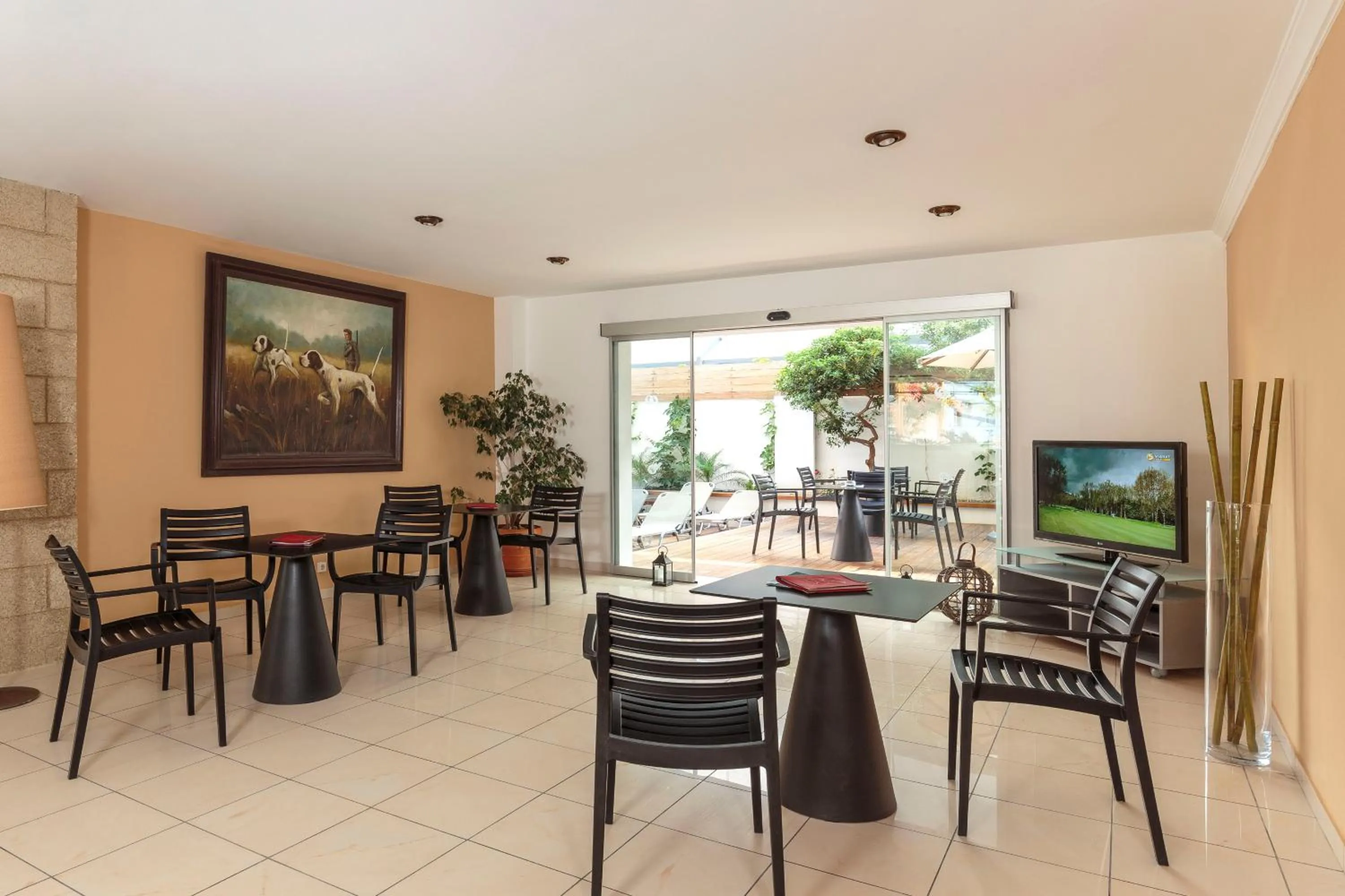 Restaurant/places to eat in Athena Hotel