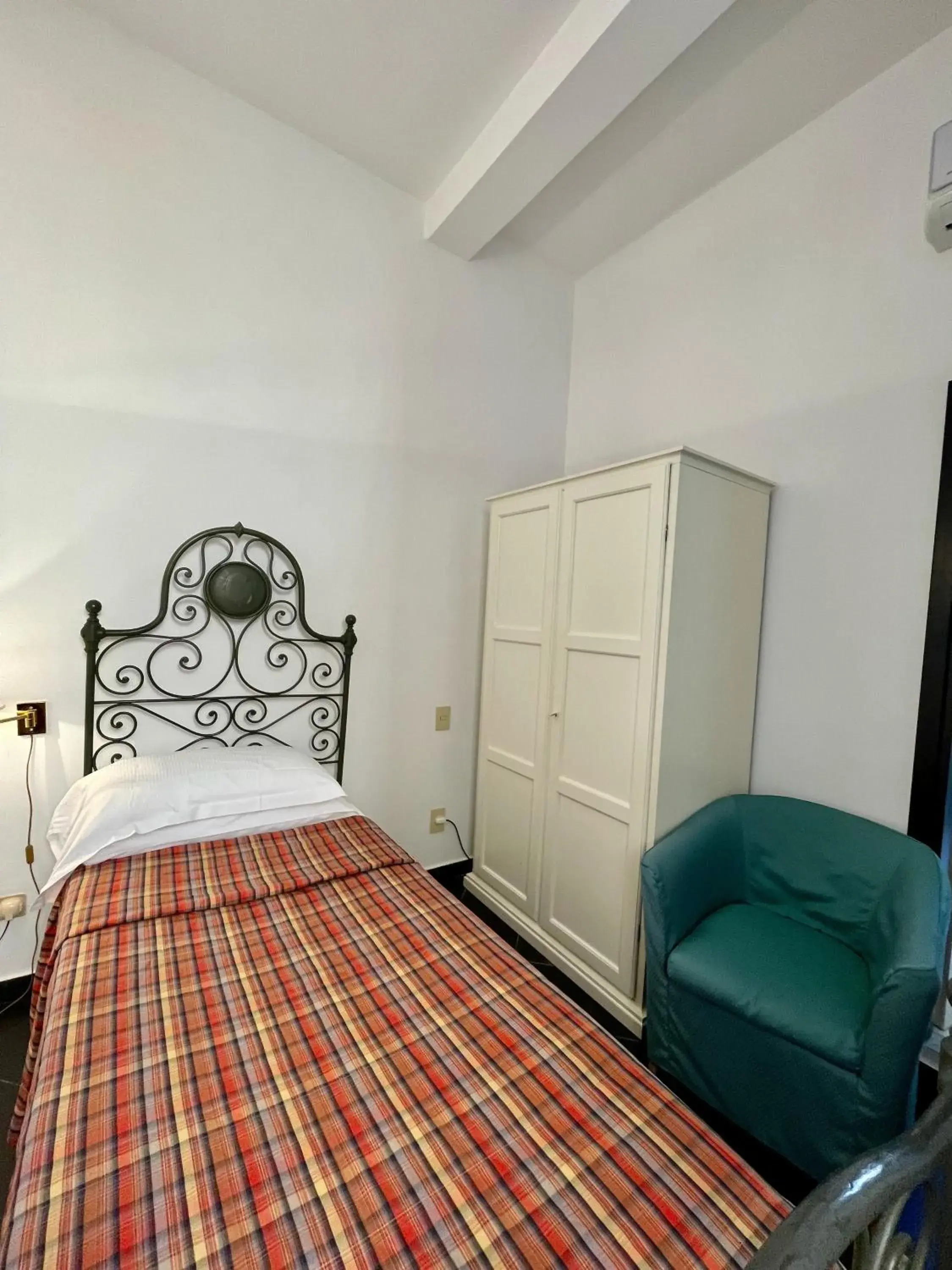 Single Room in Hotel Beau Rivage Single Room in Hotel Beau Rivage