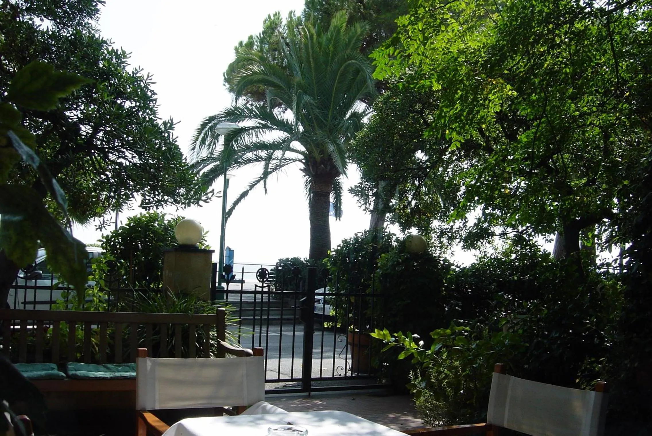 Patio in Hotel Beau Rivage