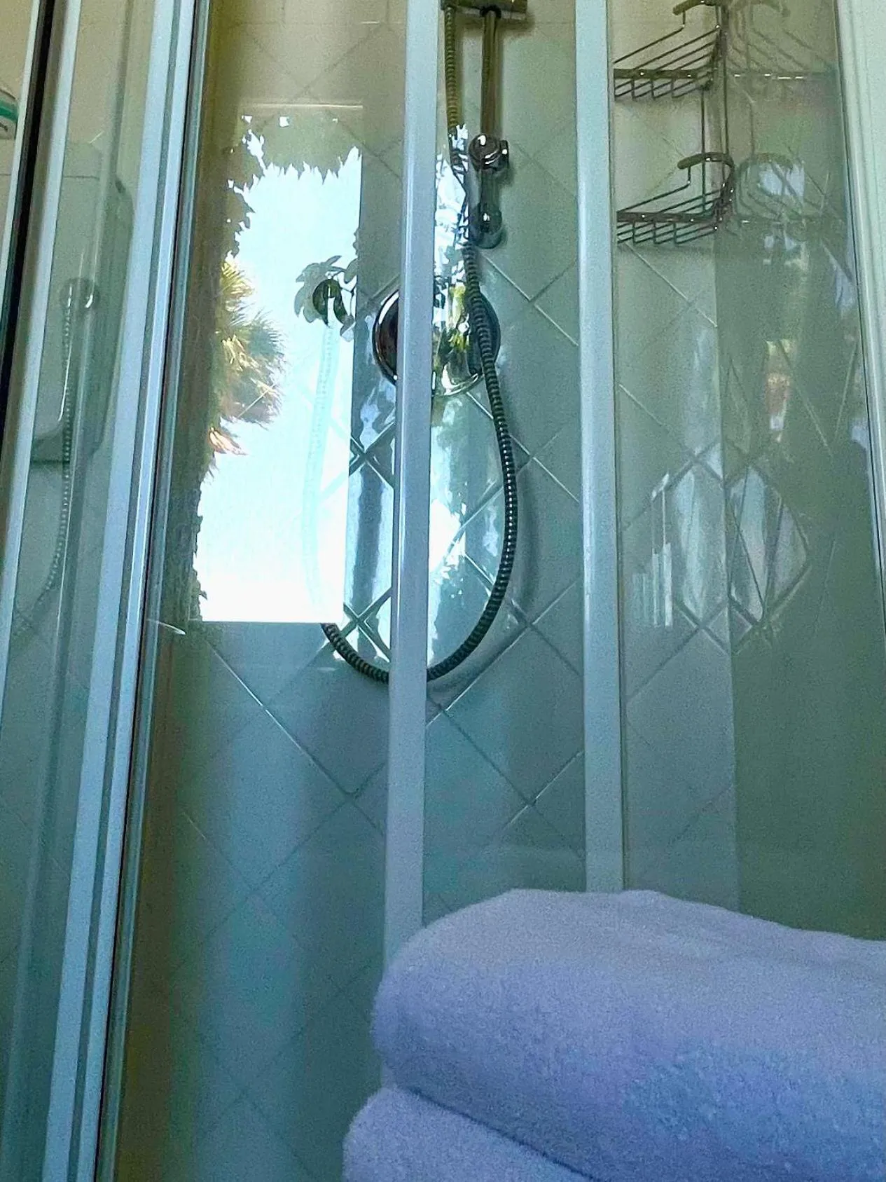 Shower in Hotel Beau Rivage