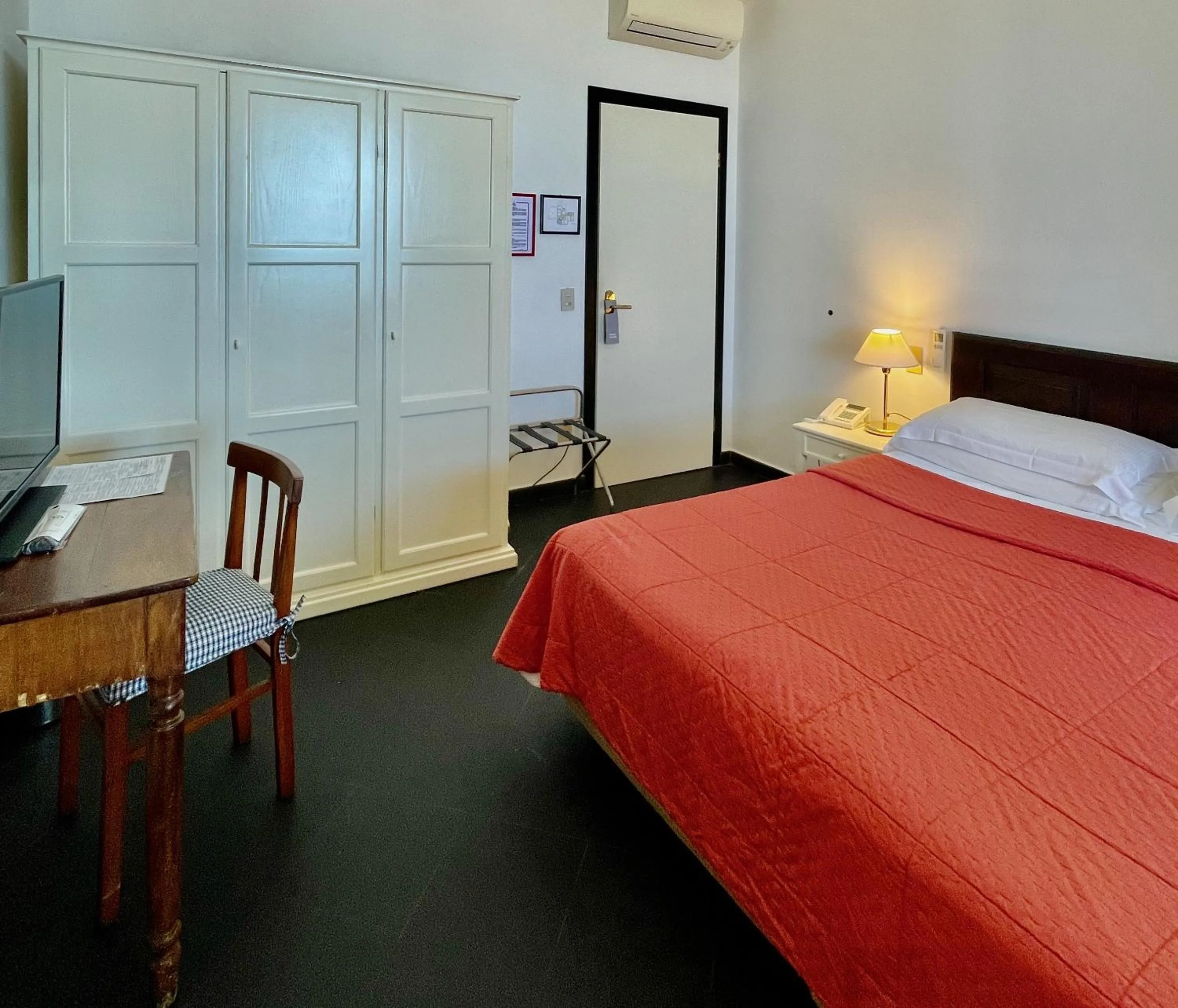 Bed in Hotel Beau Rivage