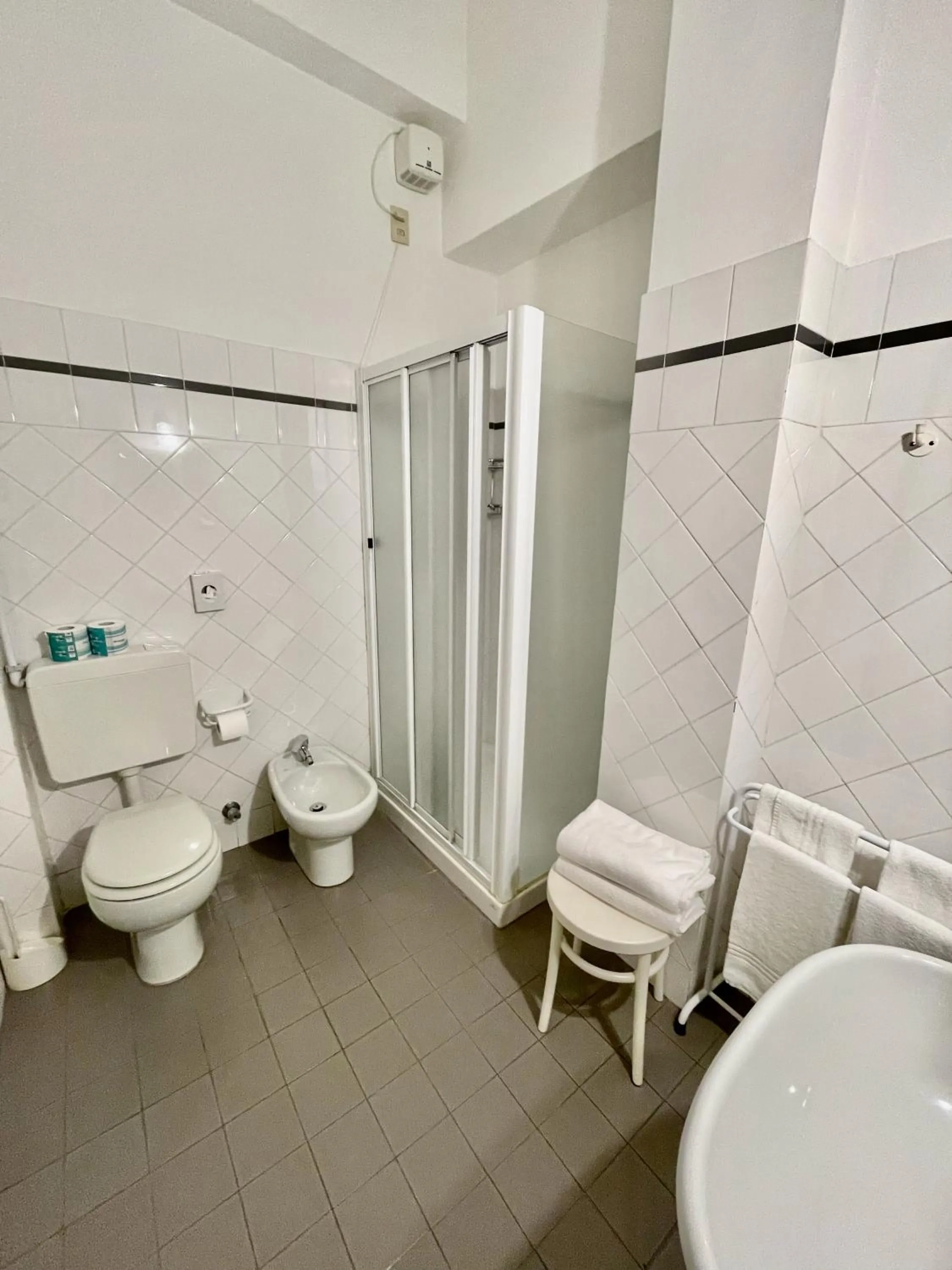 Shower in Hotel Beau Rivage