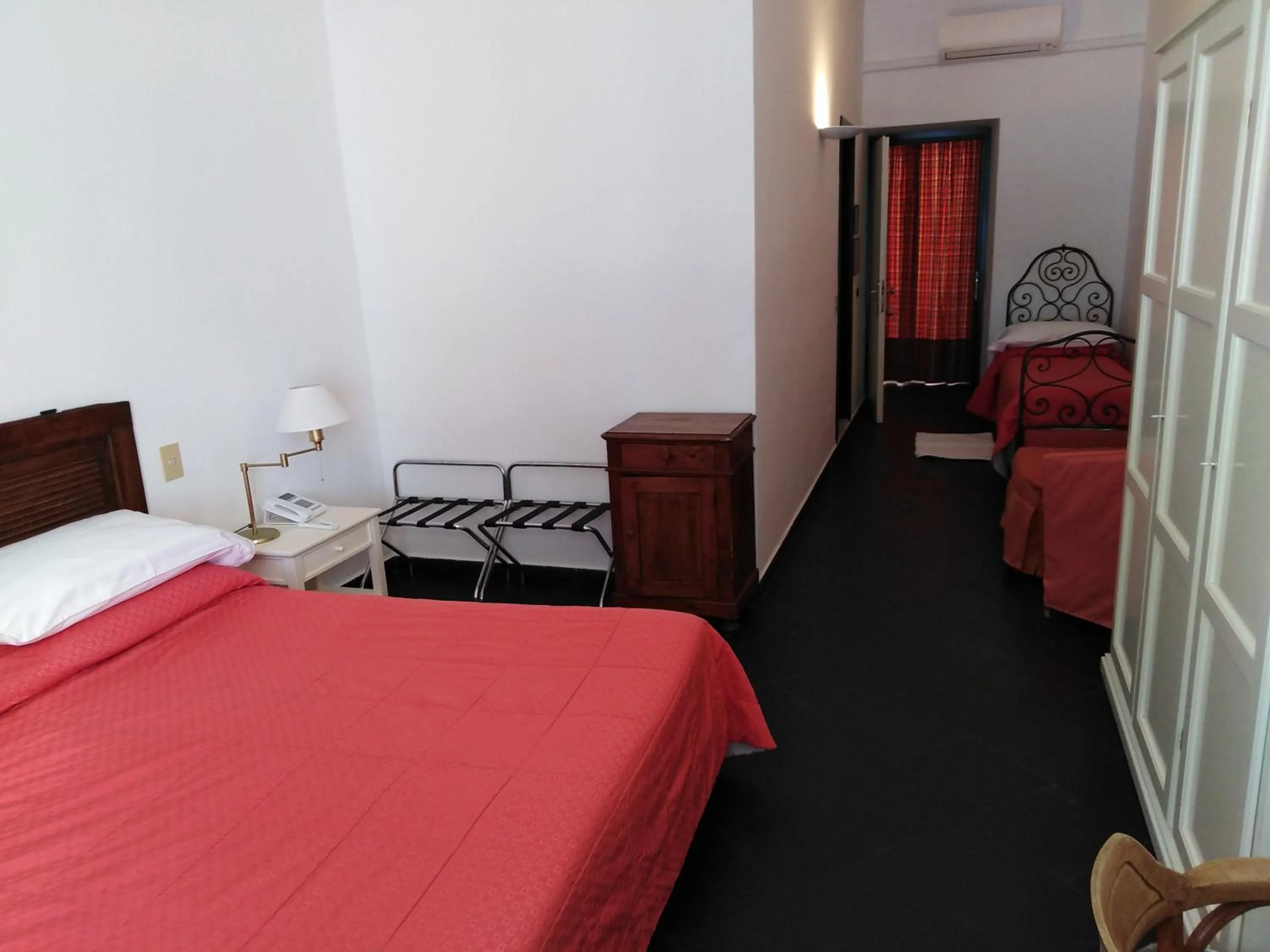 Photo of the whole room, Bed in Hotel Beau Rivage