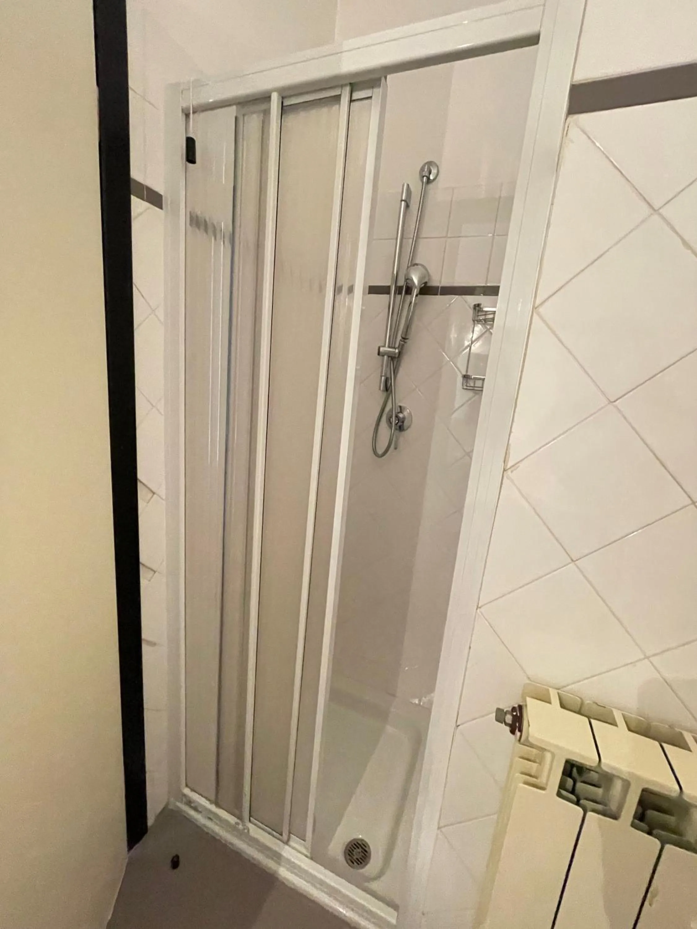 Shower in Hotel Beau Rivage