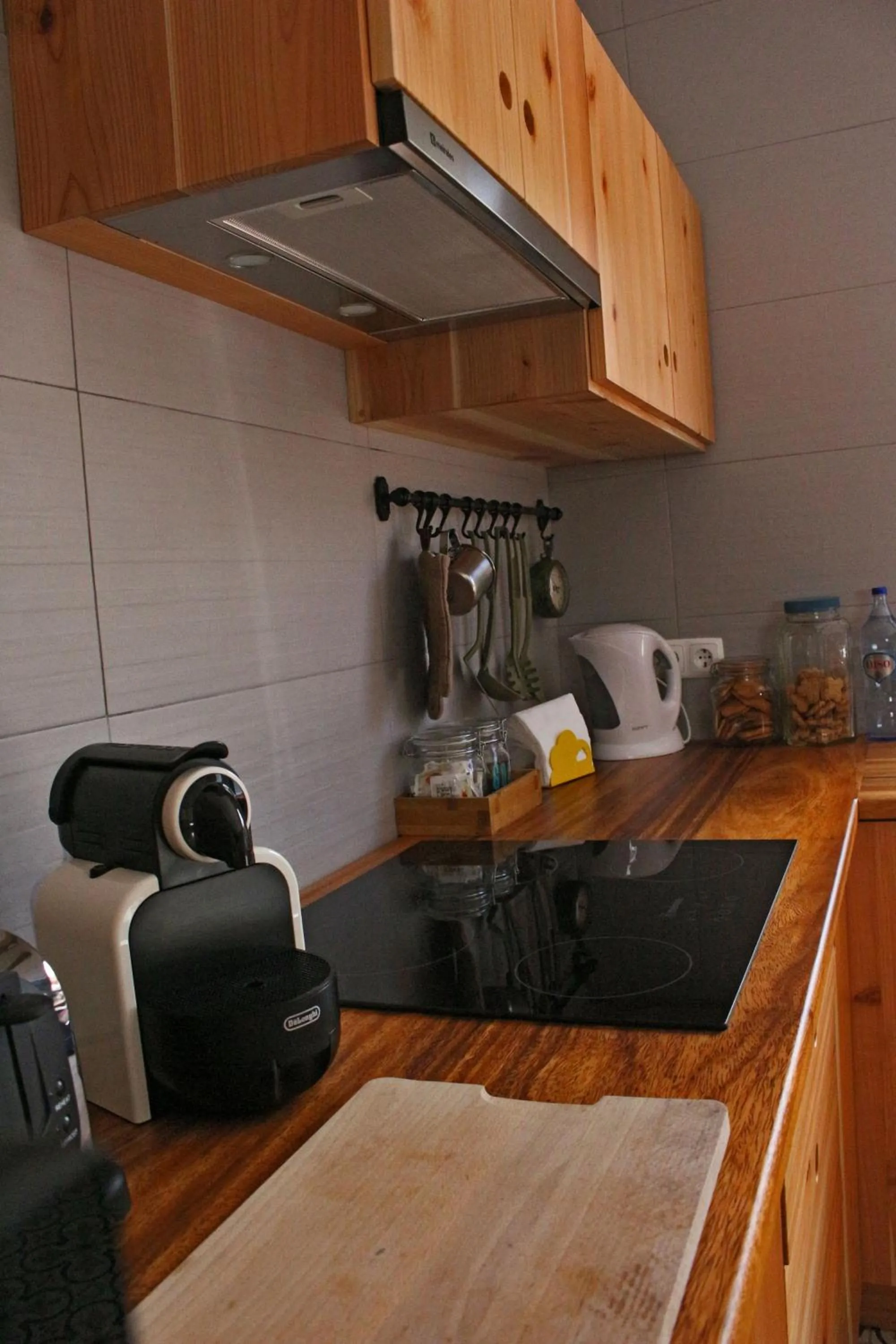 Communal lounge/ TV room in Porto Pim Guest House