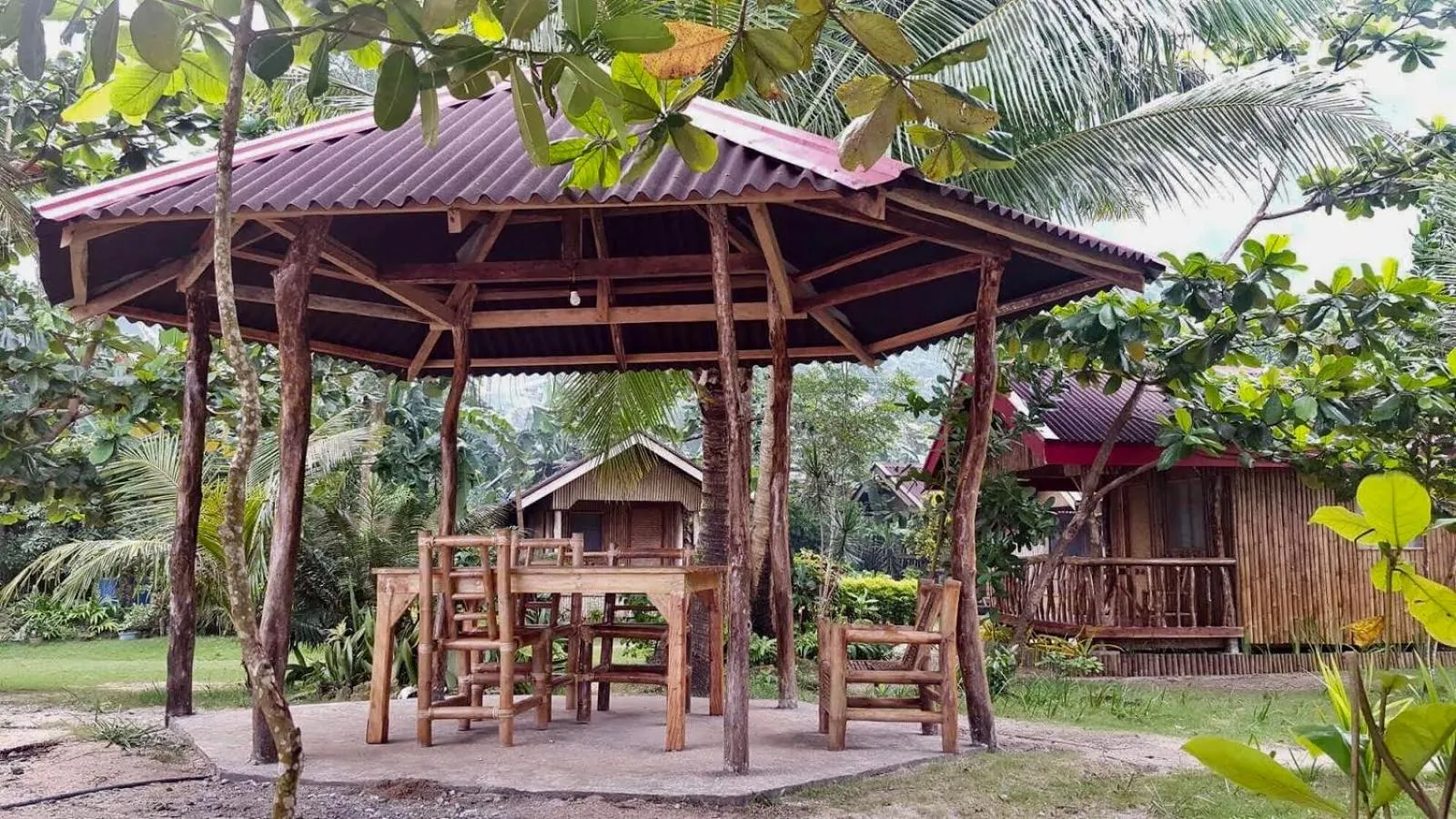 Garden in White Beach Front and Cottages