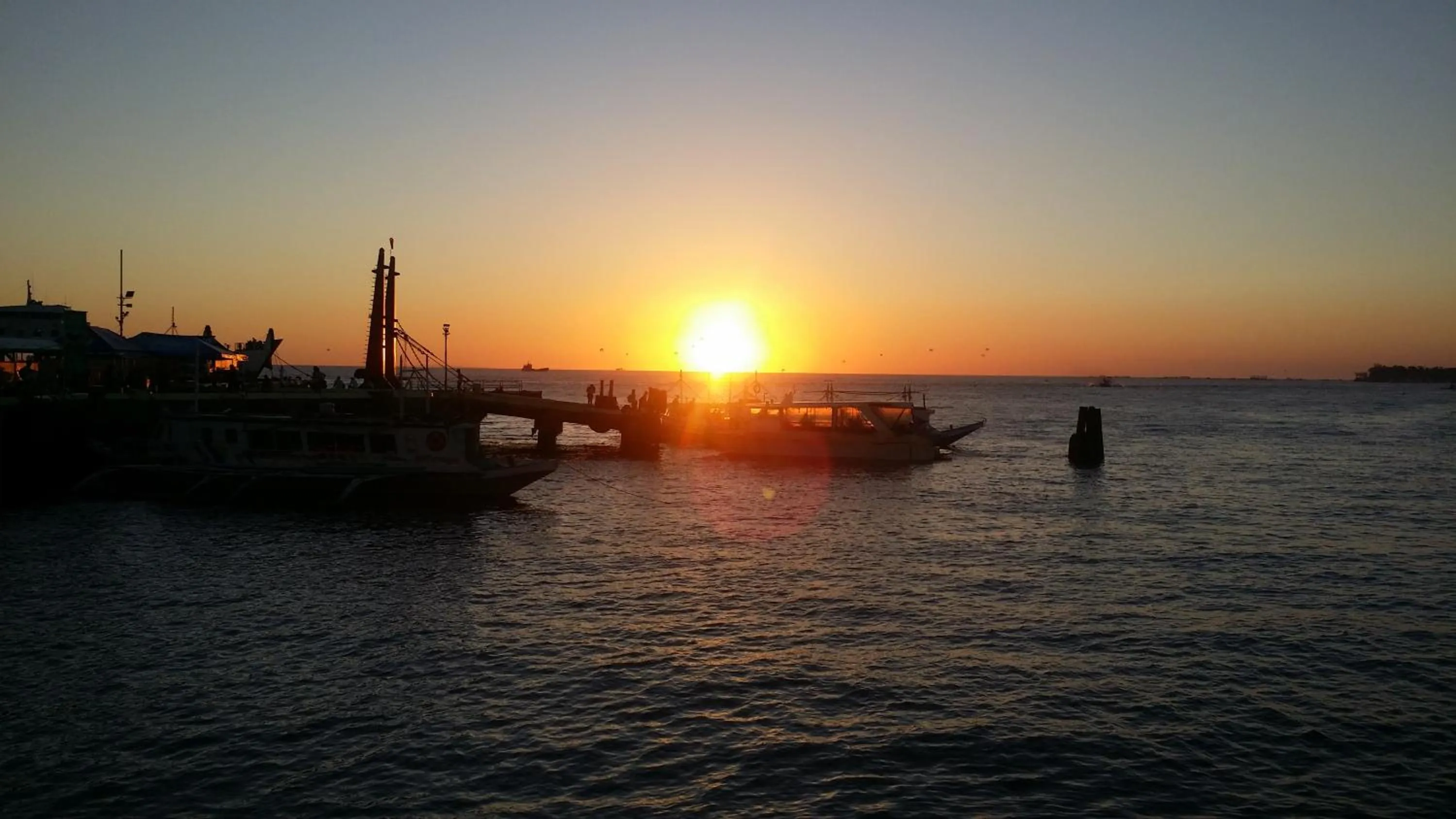 Location in White Beach Front and Cottages