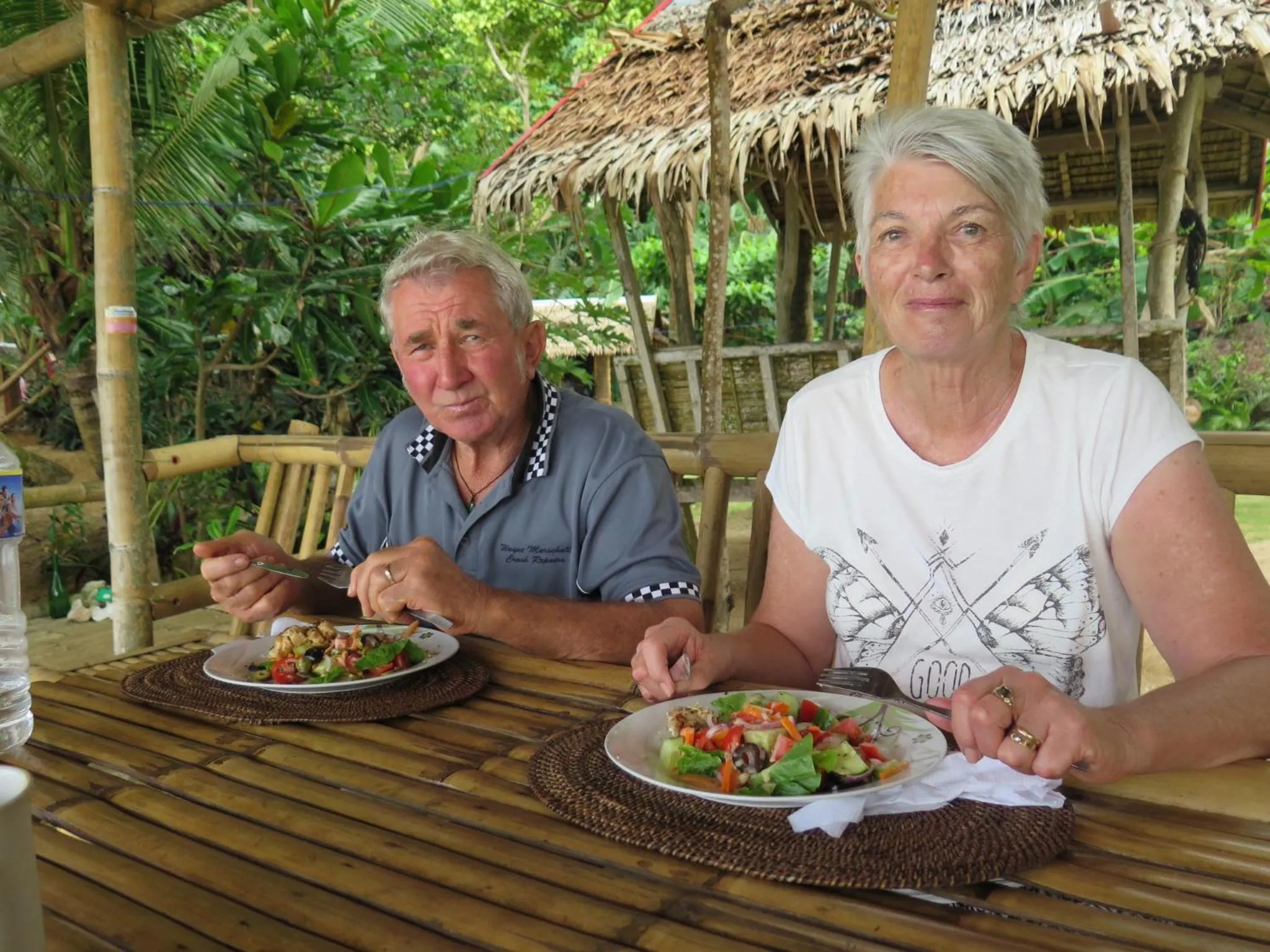 Restaurant/places to eat in White Beach Front and Cottages