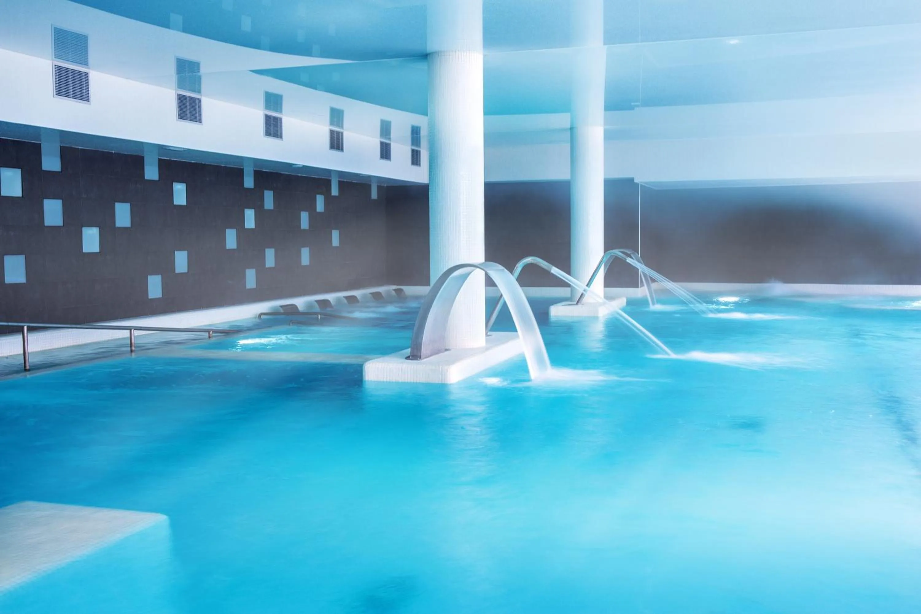 Swimming pool in Hotel Balneario Alhama de Aragón