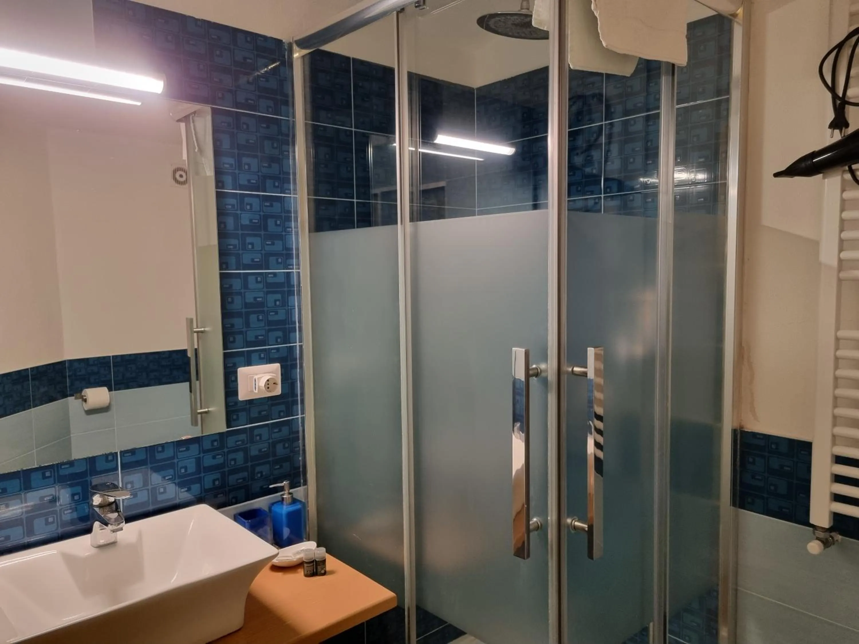 Shower in B&B Il Conservatorio