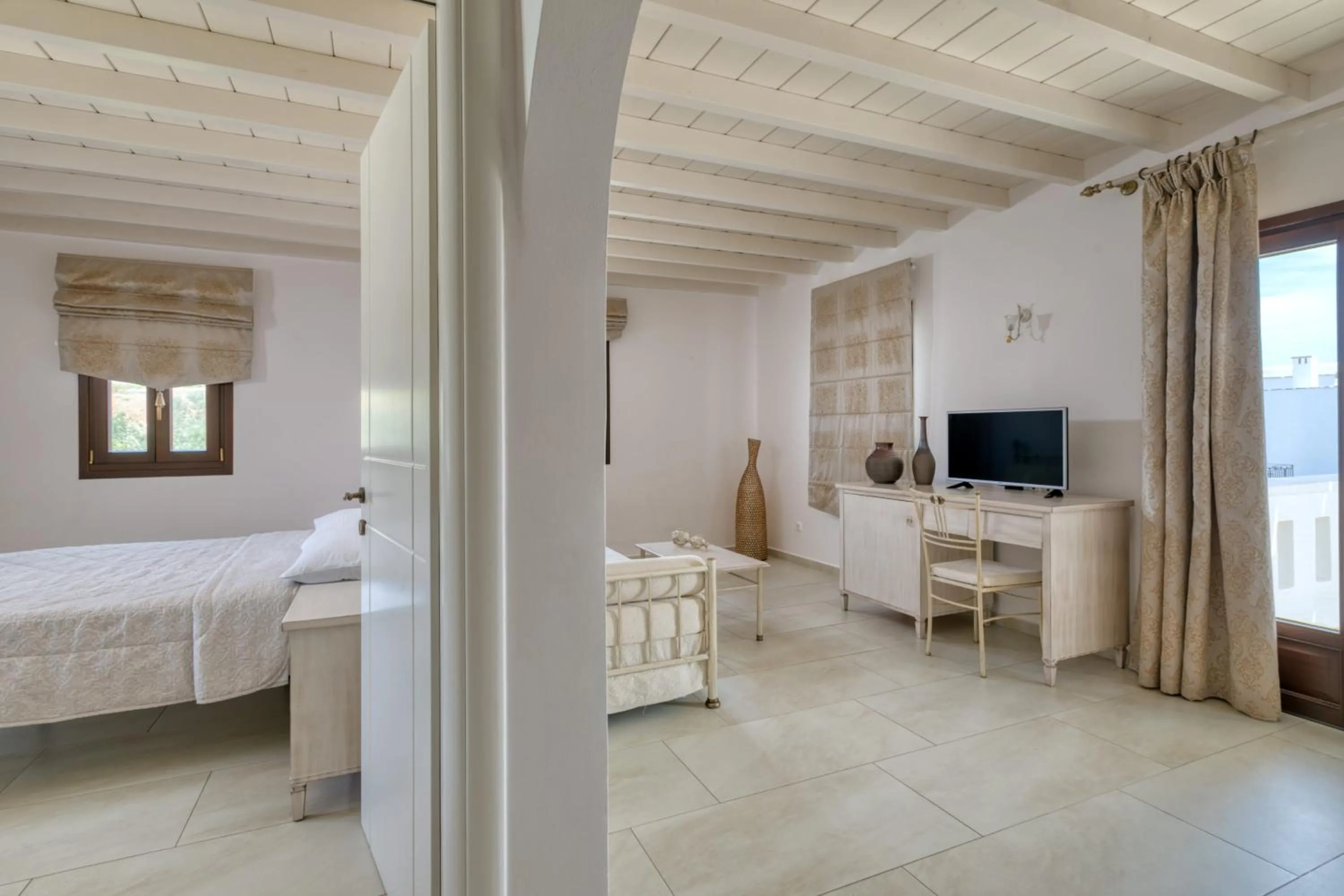 Bedroom, Bed in Ostria Inn