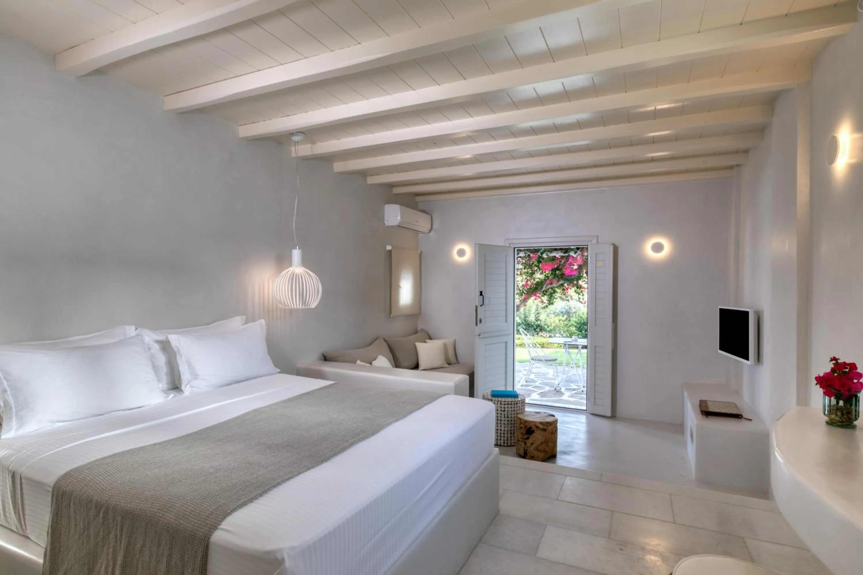 Photo of the whole room, Bed in Ostria Inn