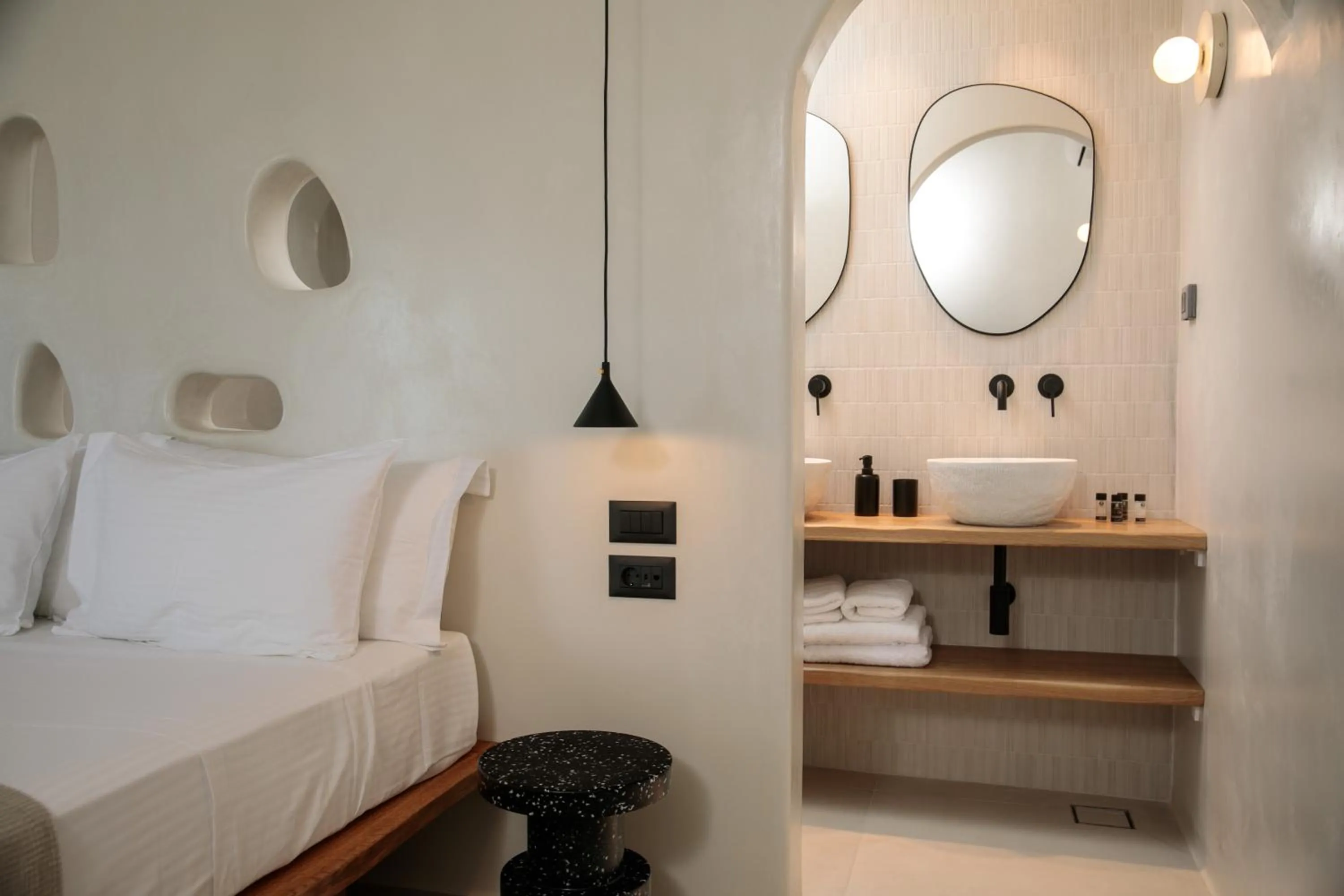 Photo of the whole room, Bed in Ostria Inn