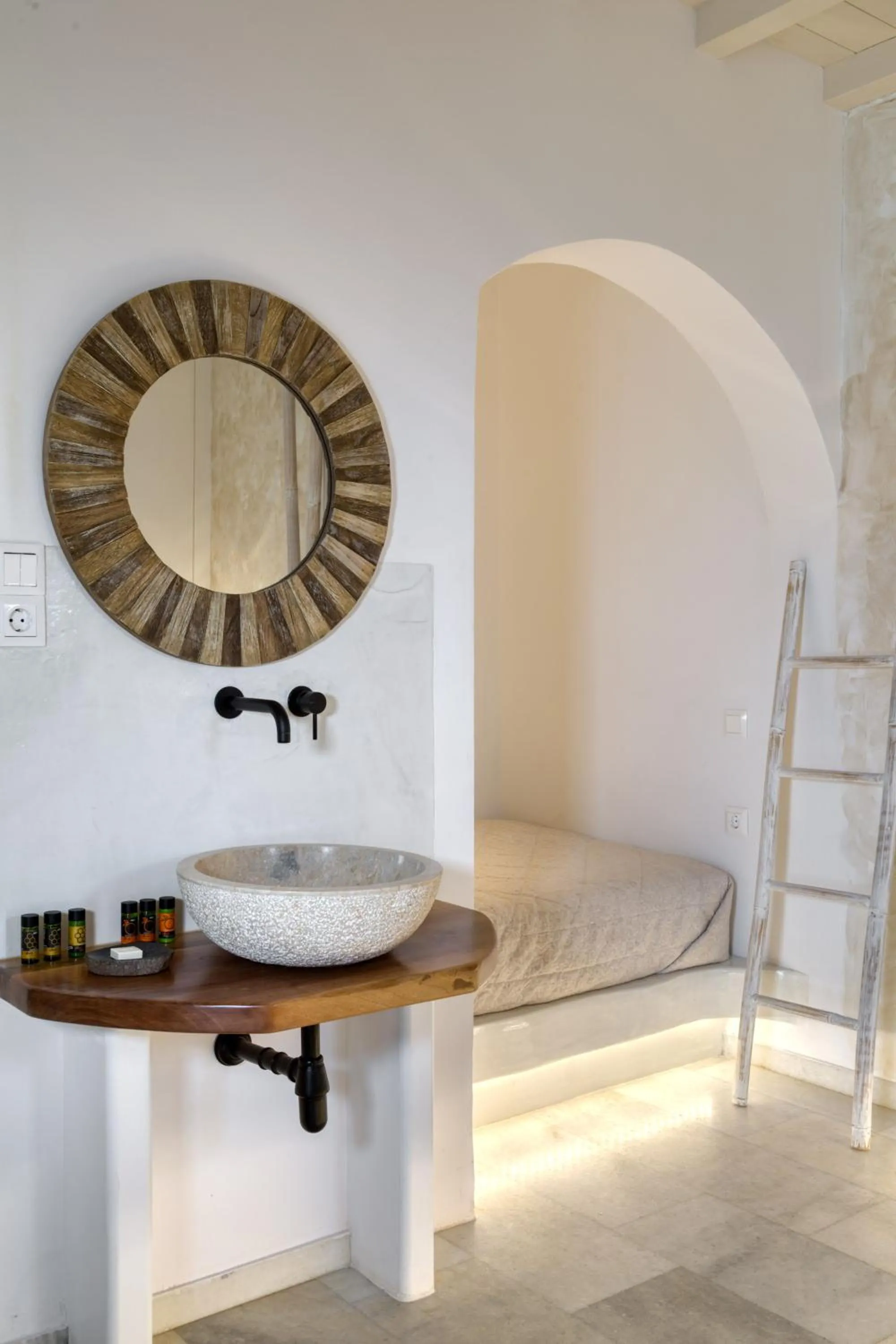 Decorative detail, Bed in Ostria Inn