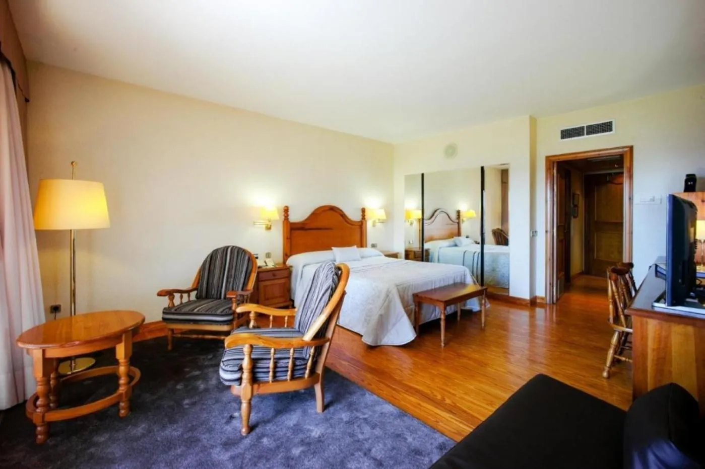 Bedroom, Bed in Hotel Can Boix de Peramola