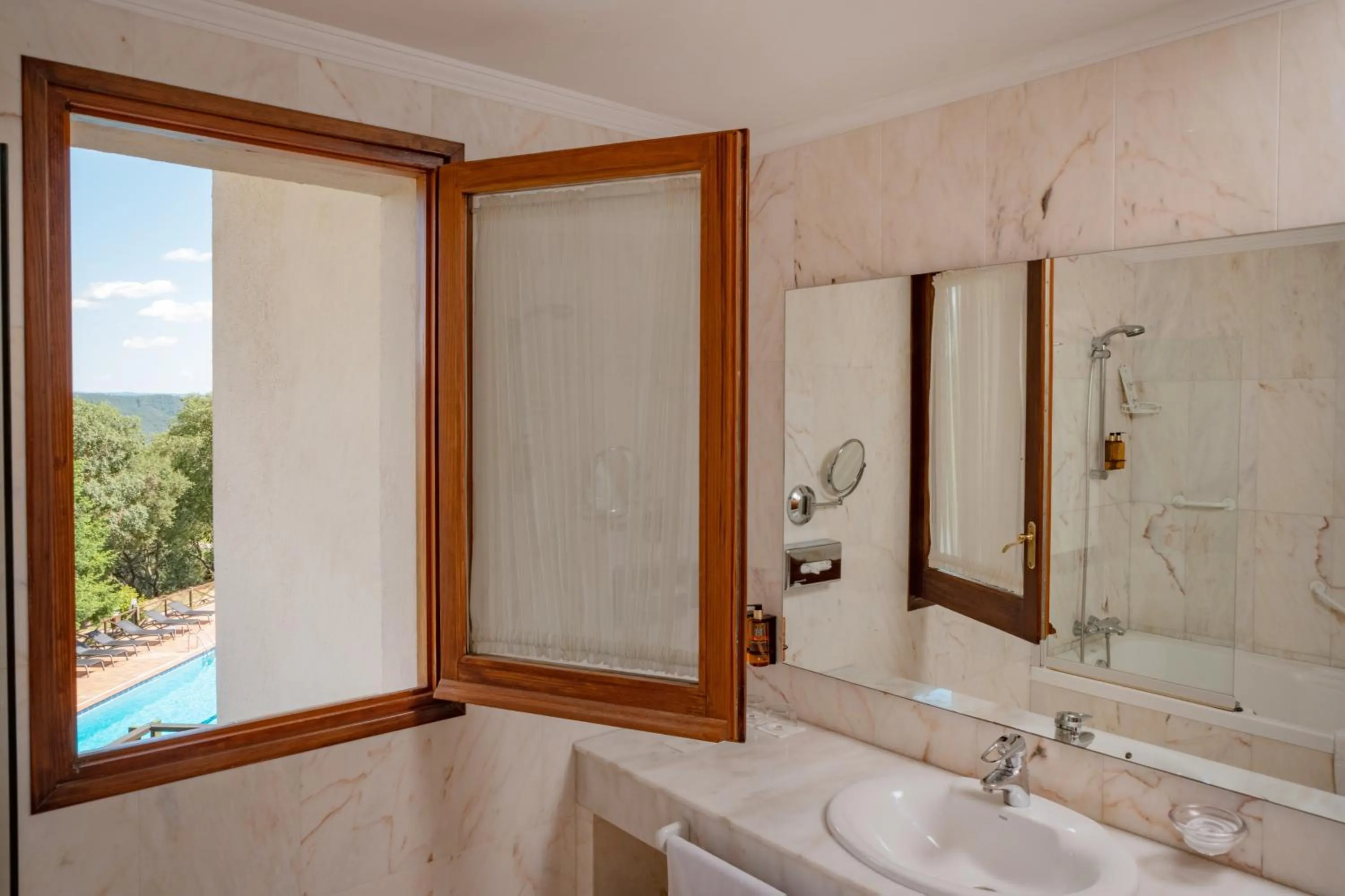 Bathroom in Hotel Can Boix de Peramola