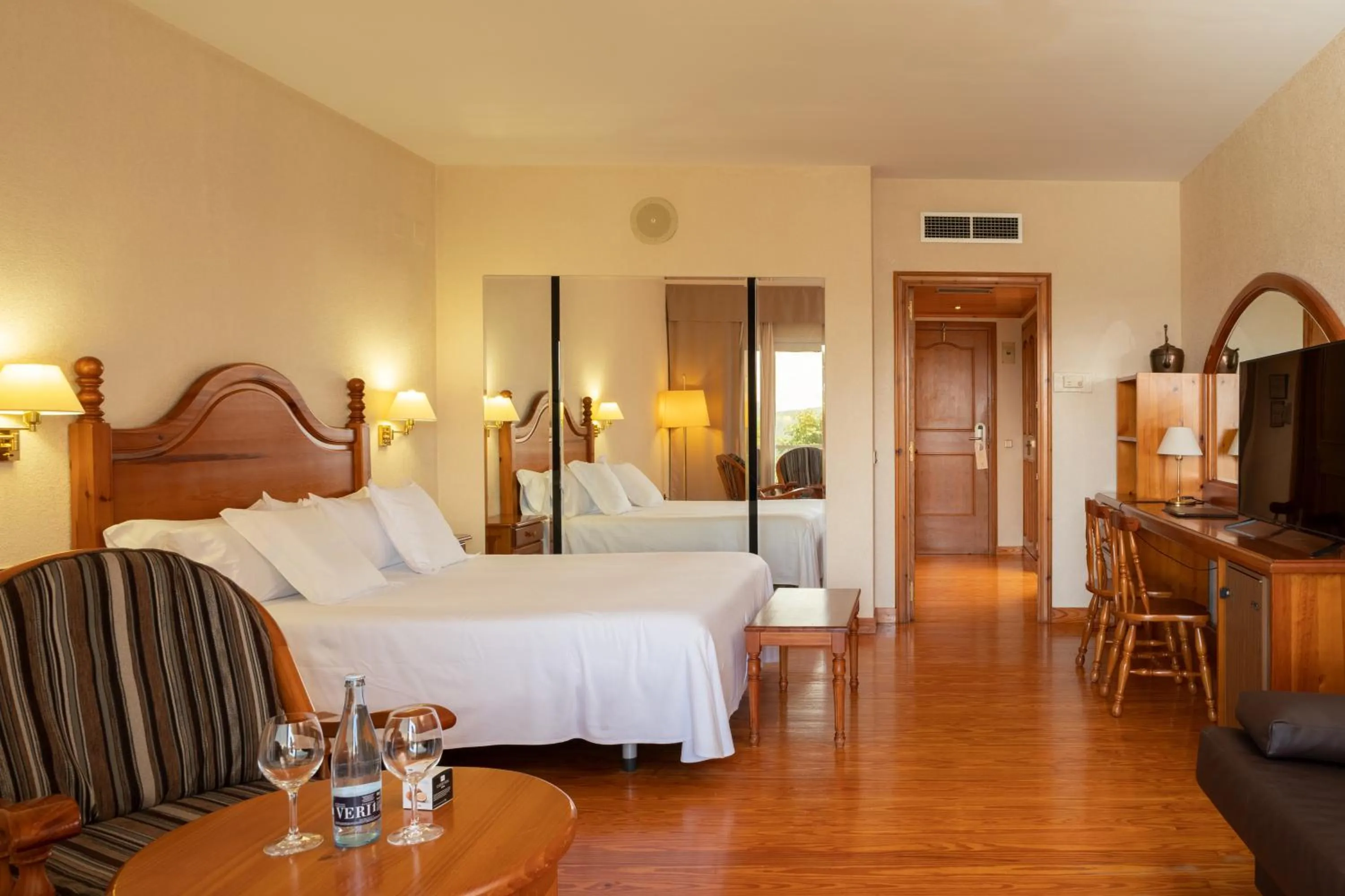 Bedroom, Bed in Hotel Can Boix de Peramola